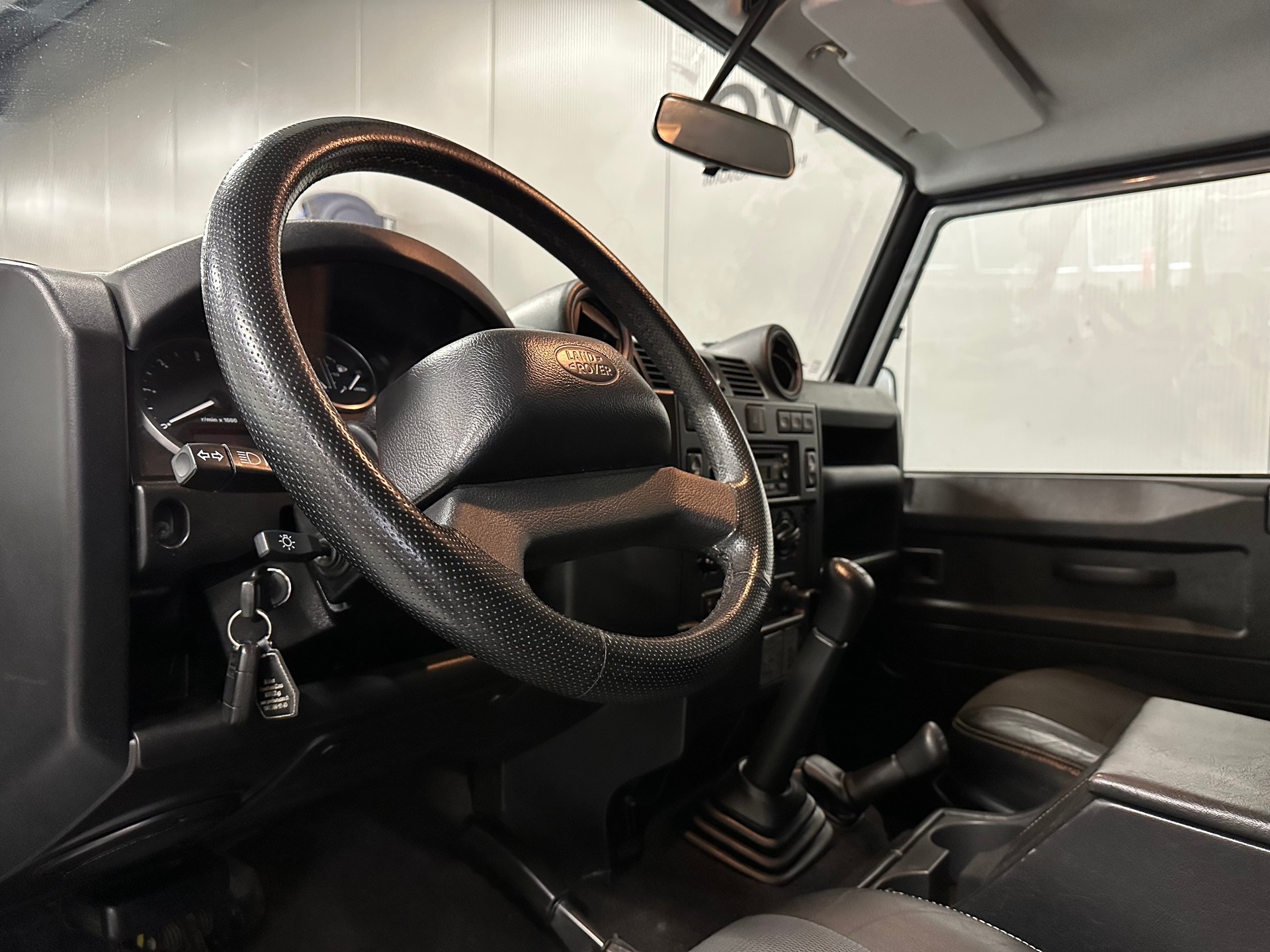 LAND ROVER Defender 110 SW 2.4Tdc-image-11