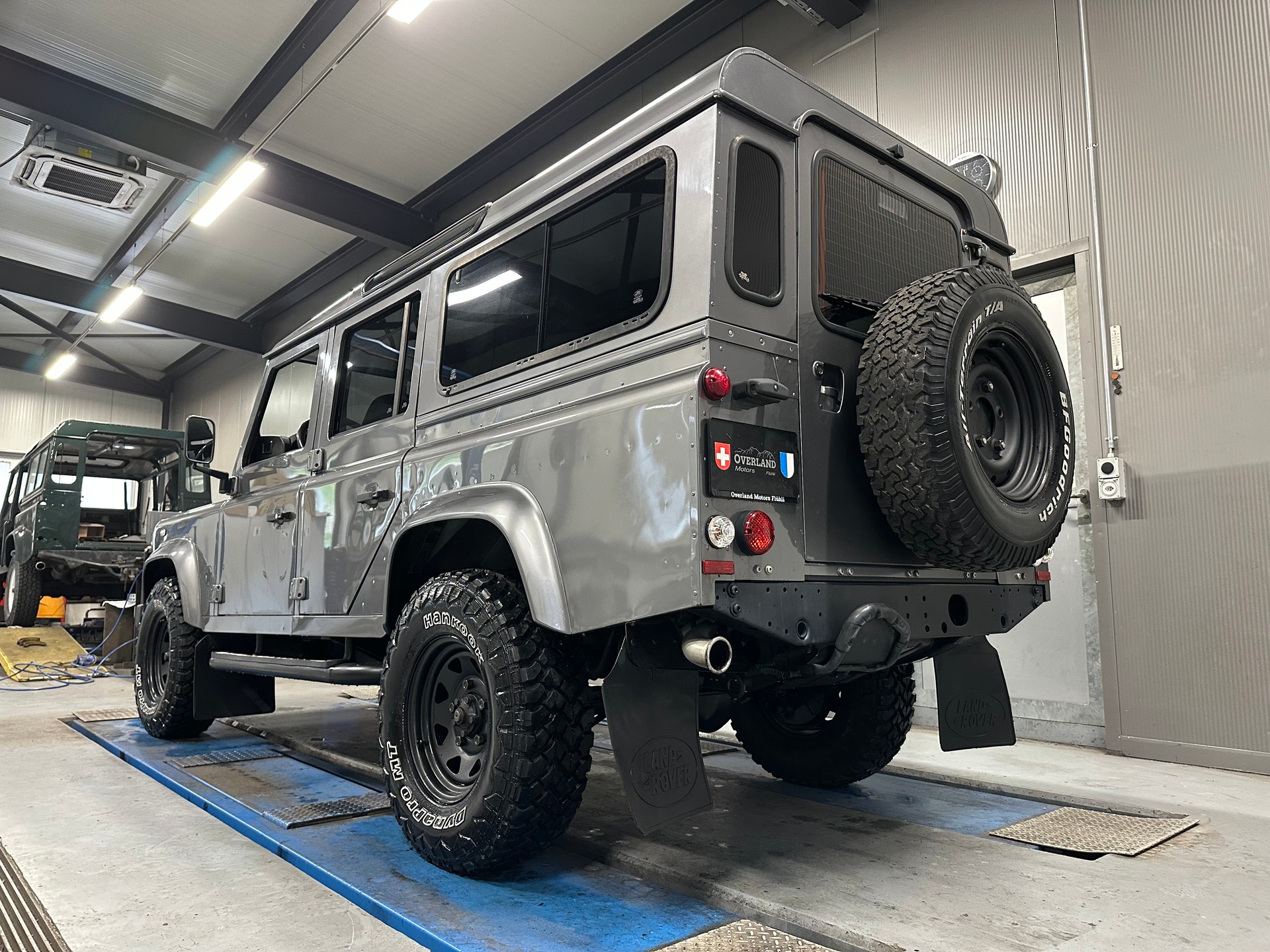 LAND ROVER Defender 110 SW 2.4Tdc-image-4