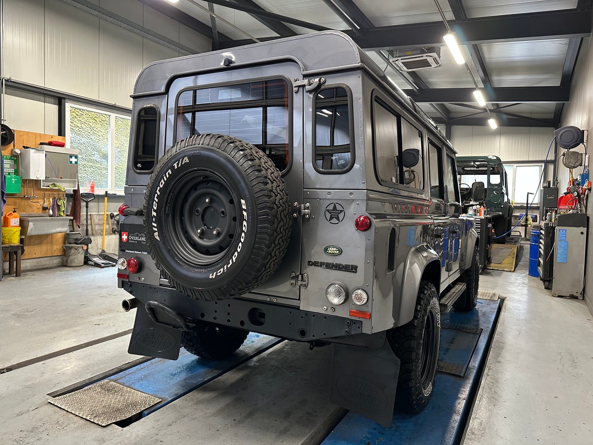 LAND ROVER Defender 110 SW 2.4Tdc-image-6