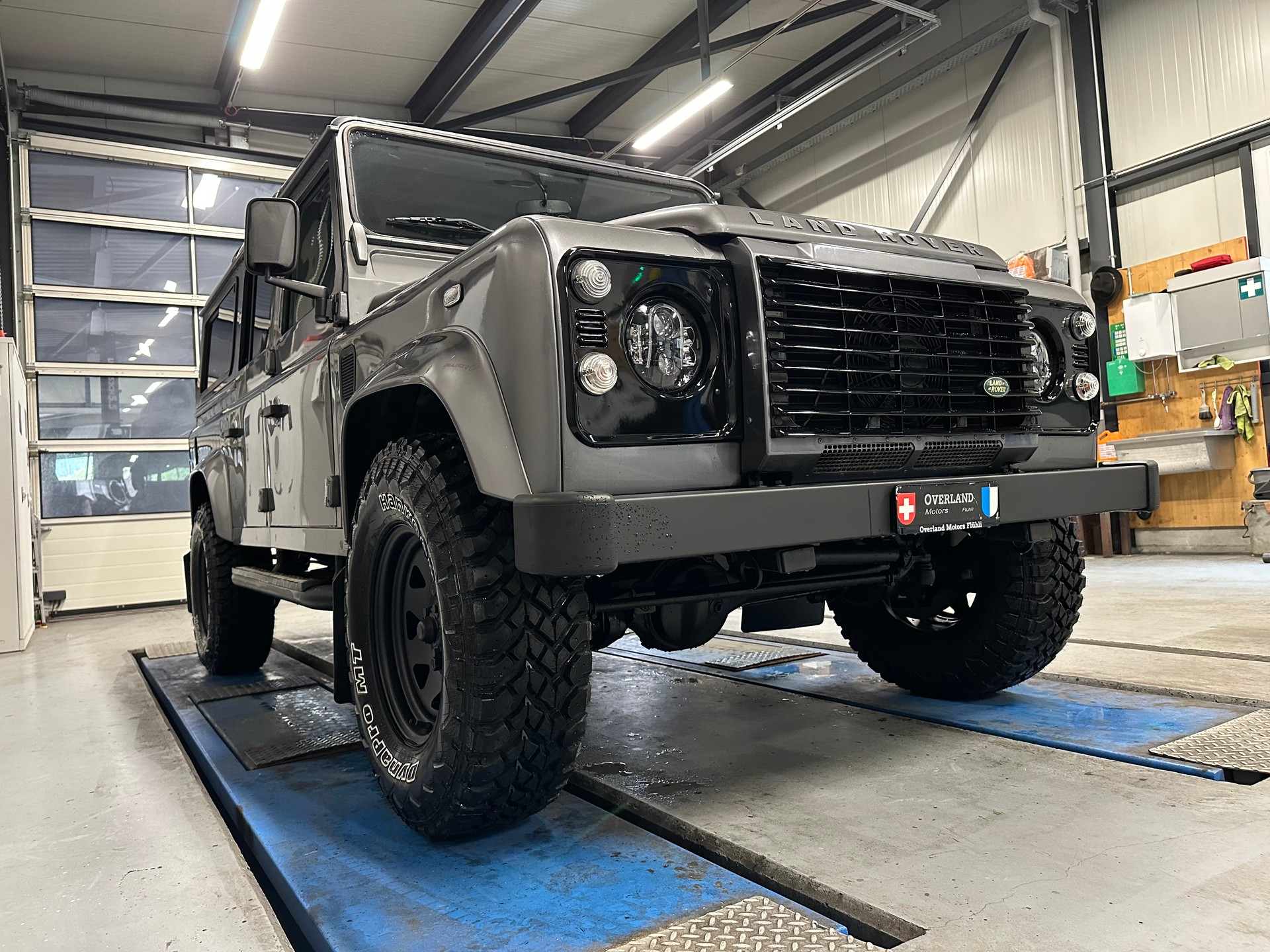 LAND ROVER Defender 110 SW 2.4Tdc-image-7