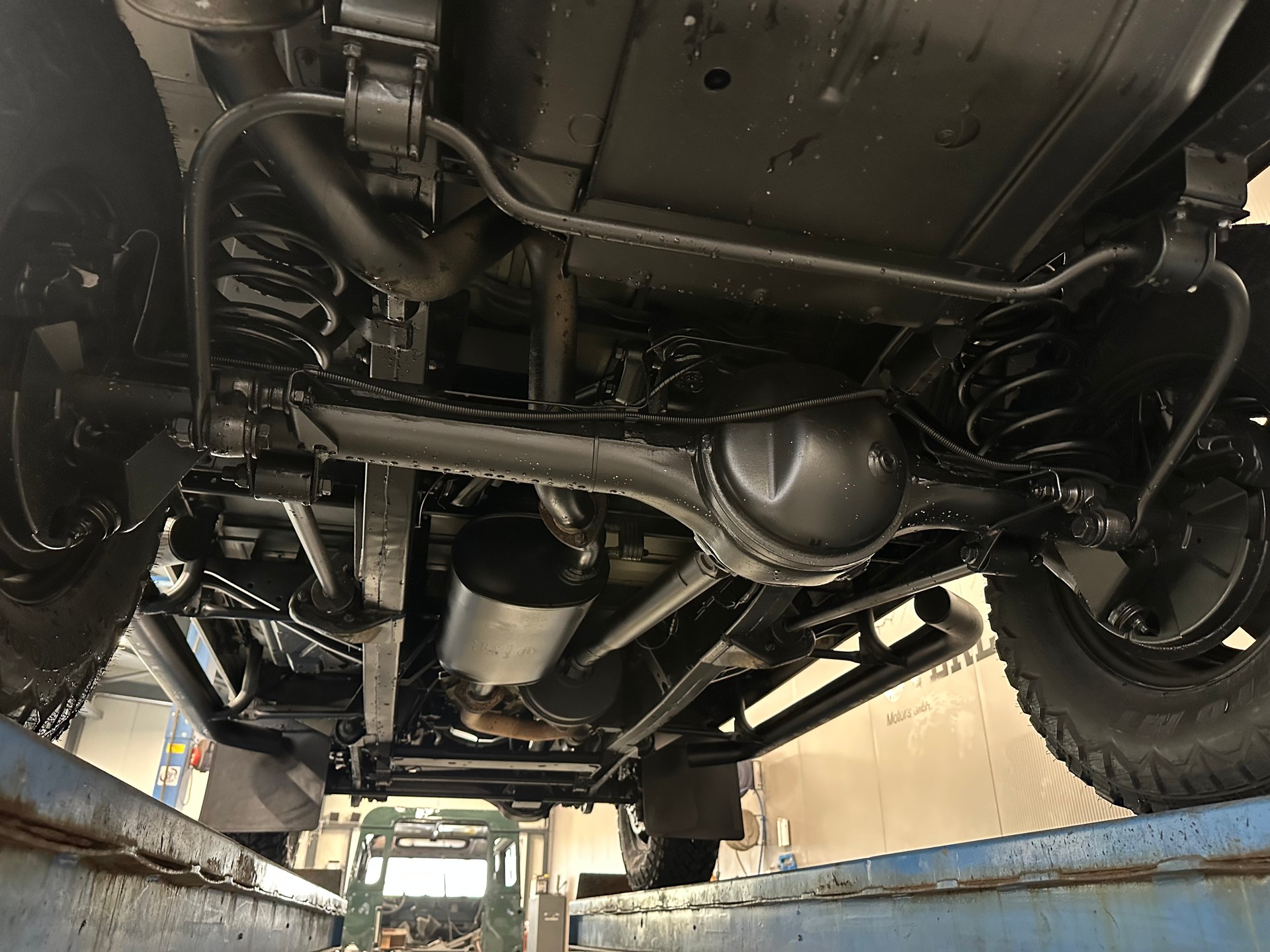 LAND ROVER Defender 110 SW 2.4Tdc-image-16