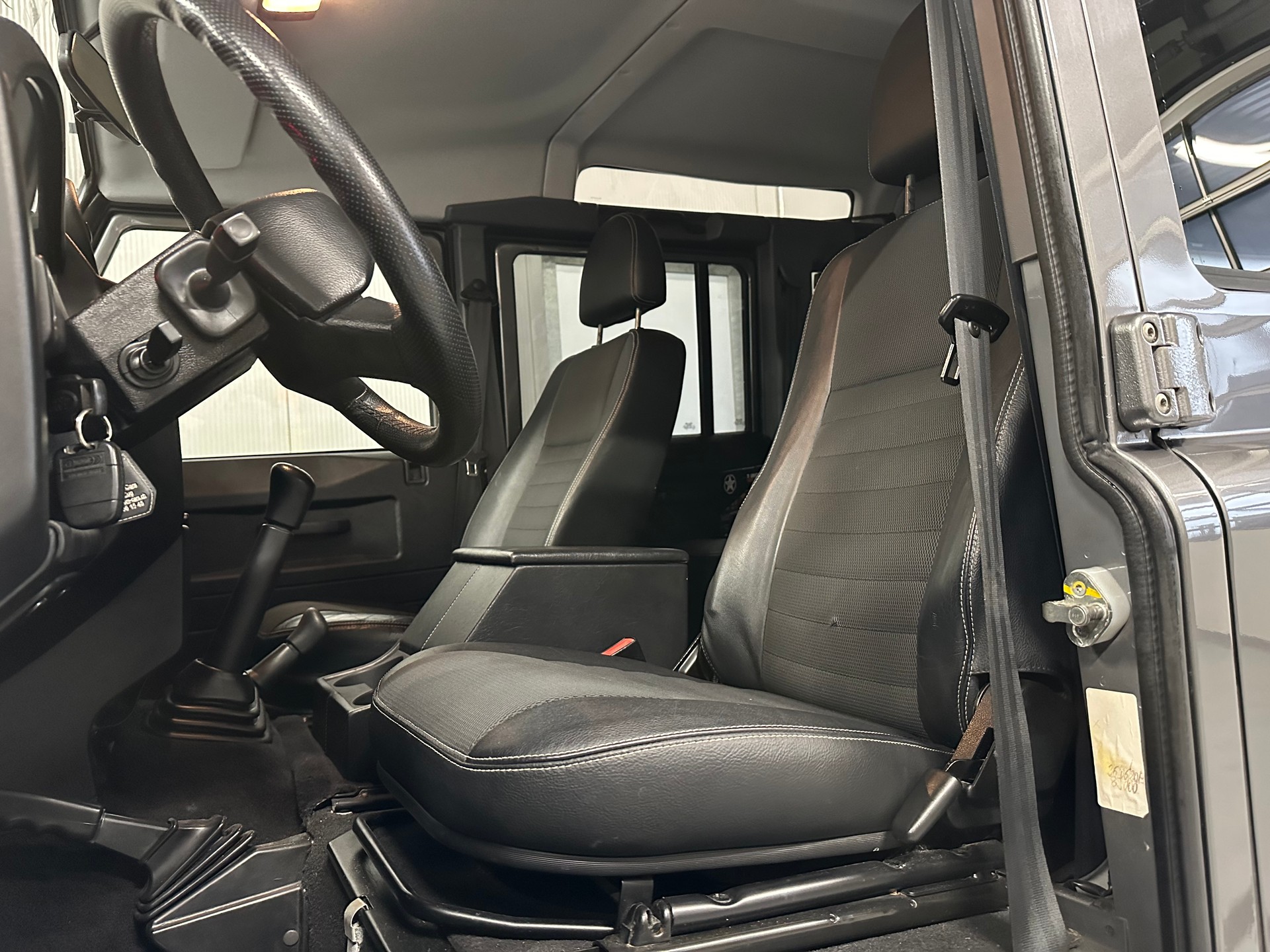 LAND ROVER Defender 110 SW 2.4Tdc-image-10