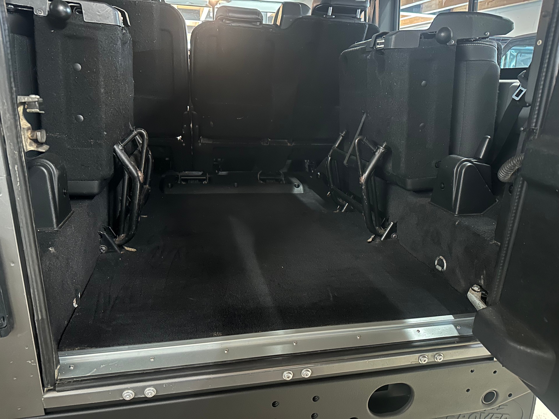 LAND ROVER Defender 110 SW 2.4Tdc-image-14