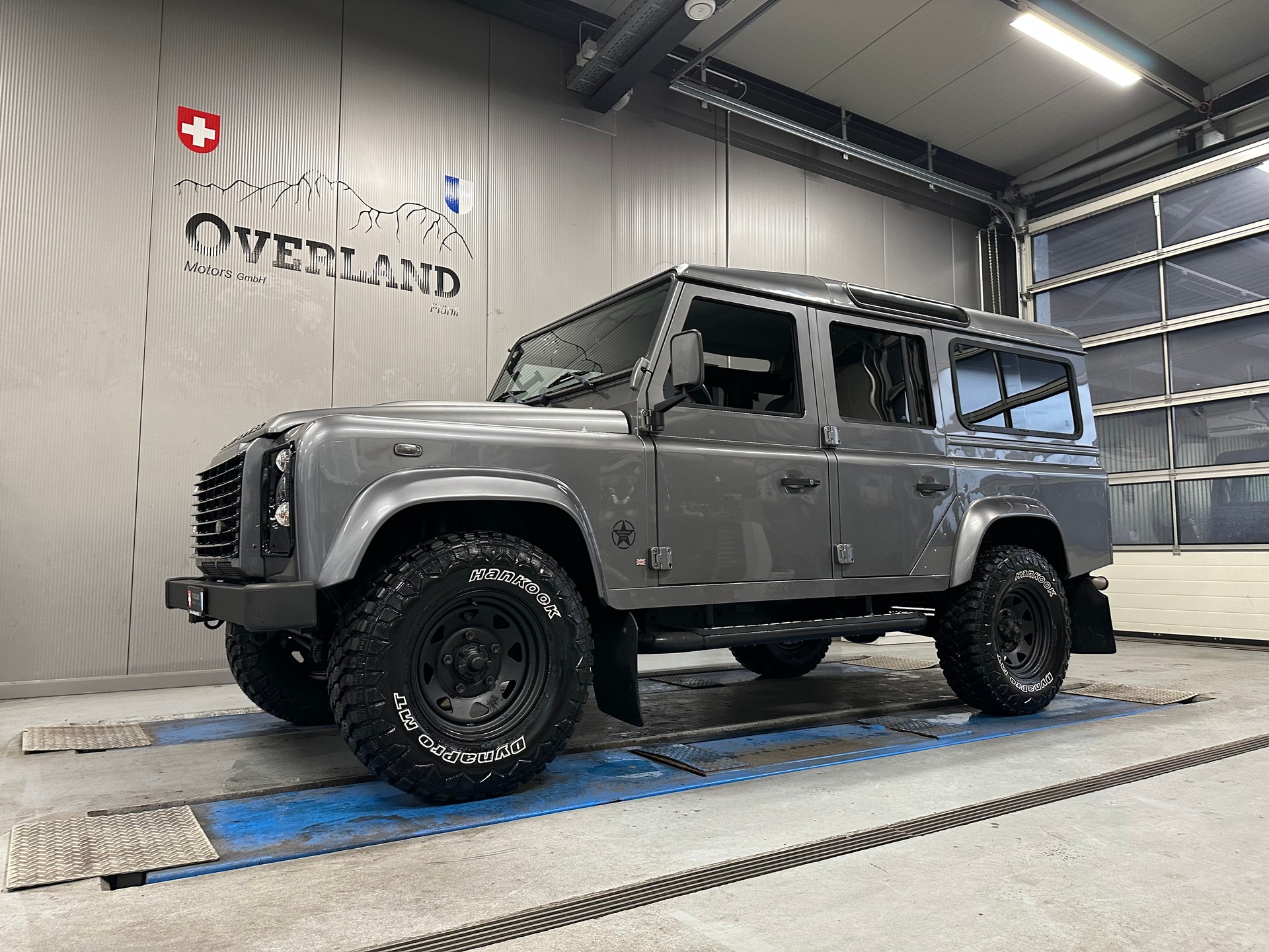 LAND ROVER Defender 110 SW 2.4Tdc-showroom-element-1