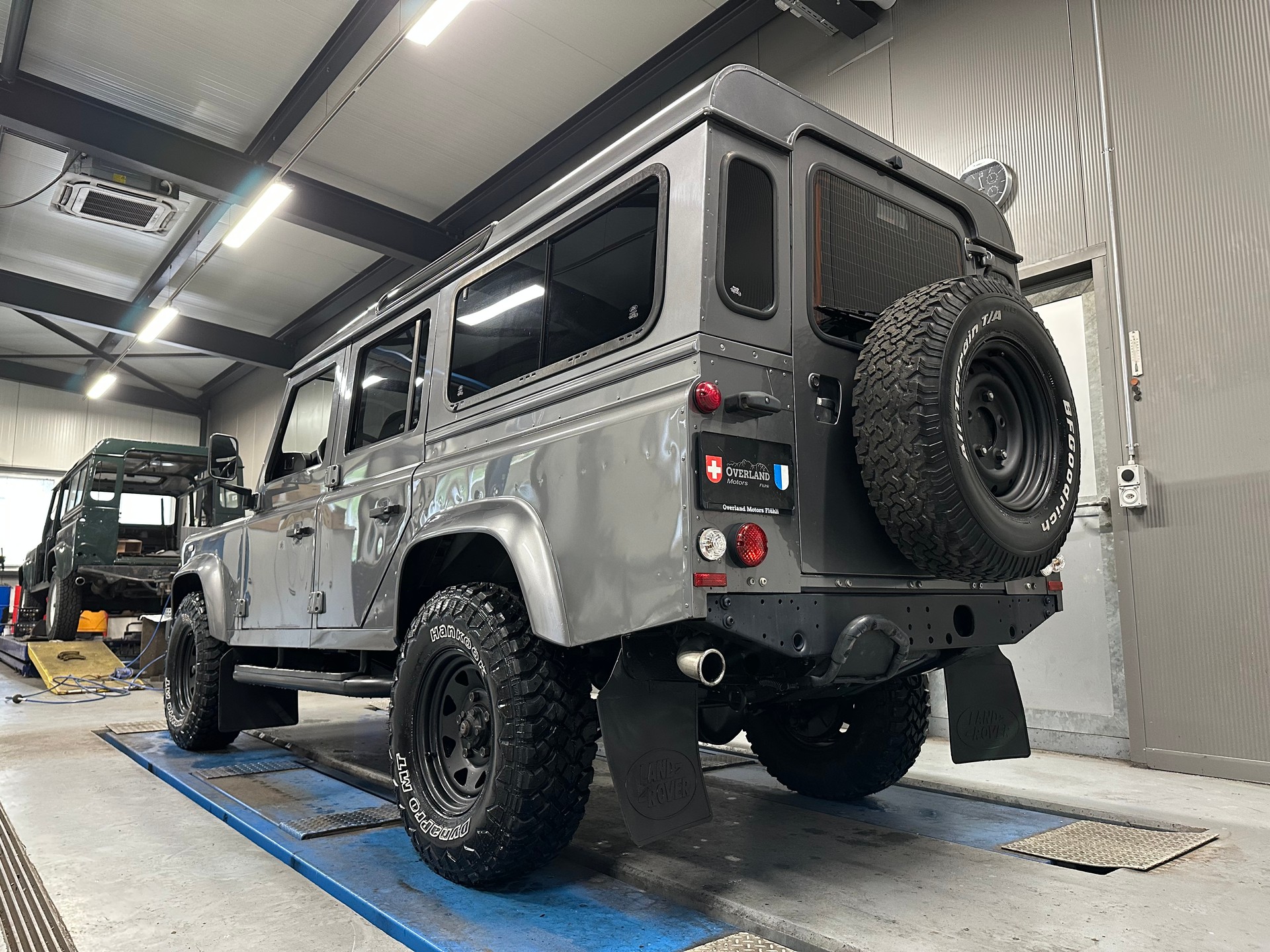 LAND ROVER Defender 110 SW 2.4Tdc-showroom-element-3