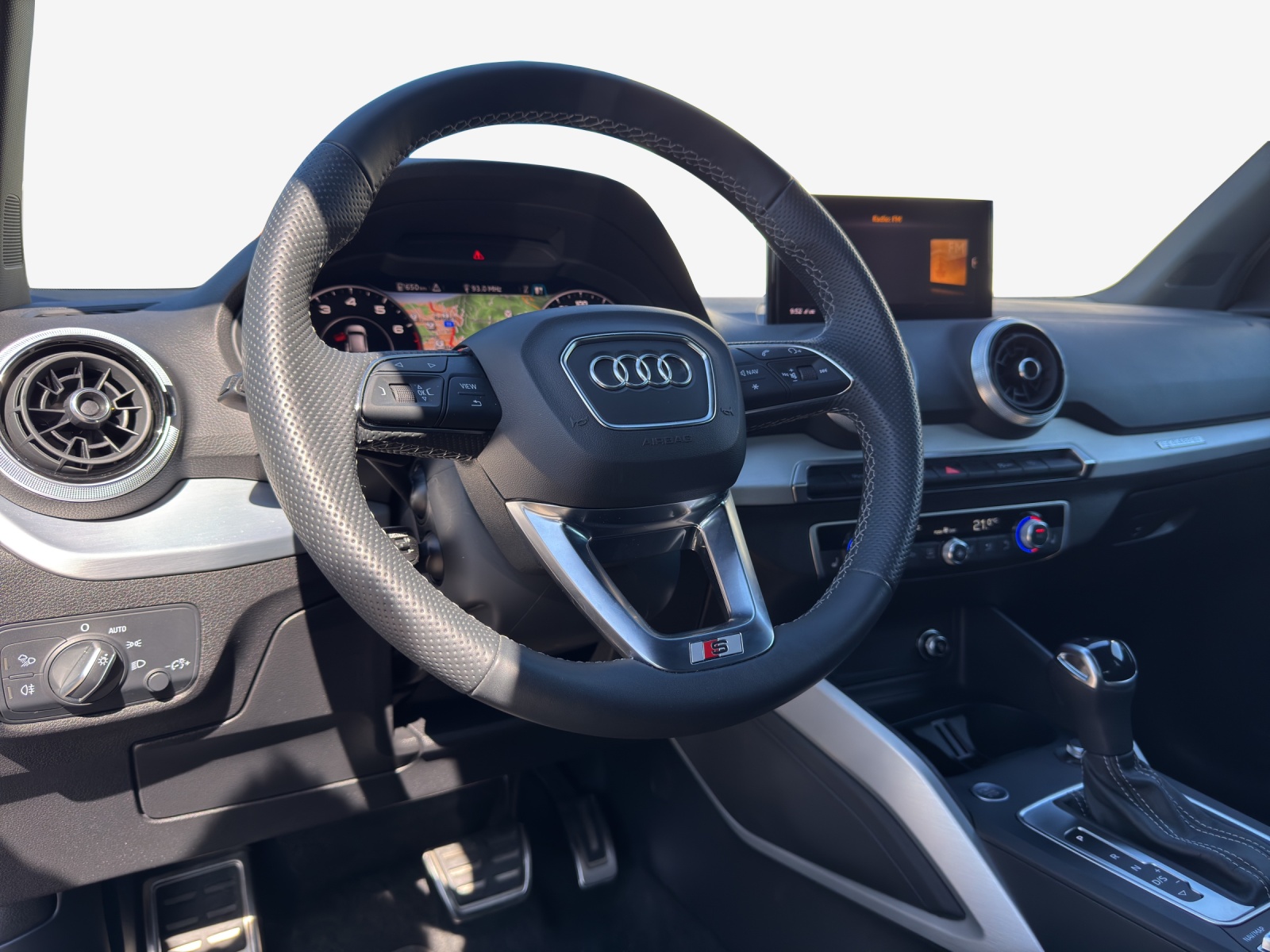 AUDI Q2 40 TFSI S line quattro S-tronic-image-9