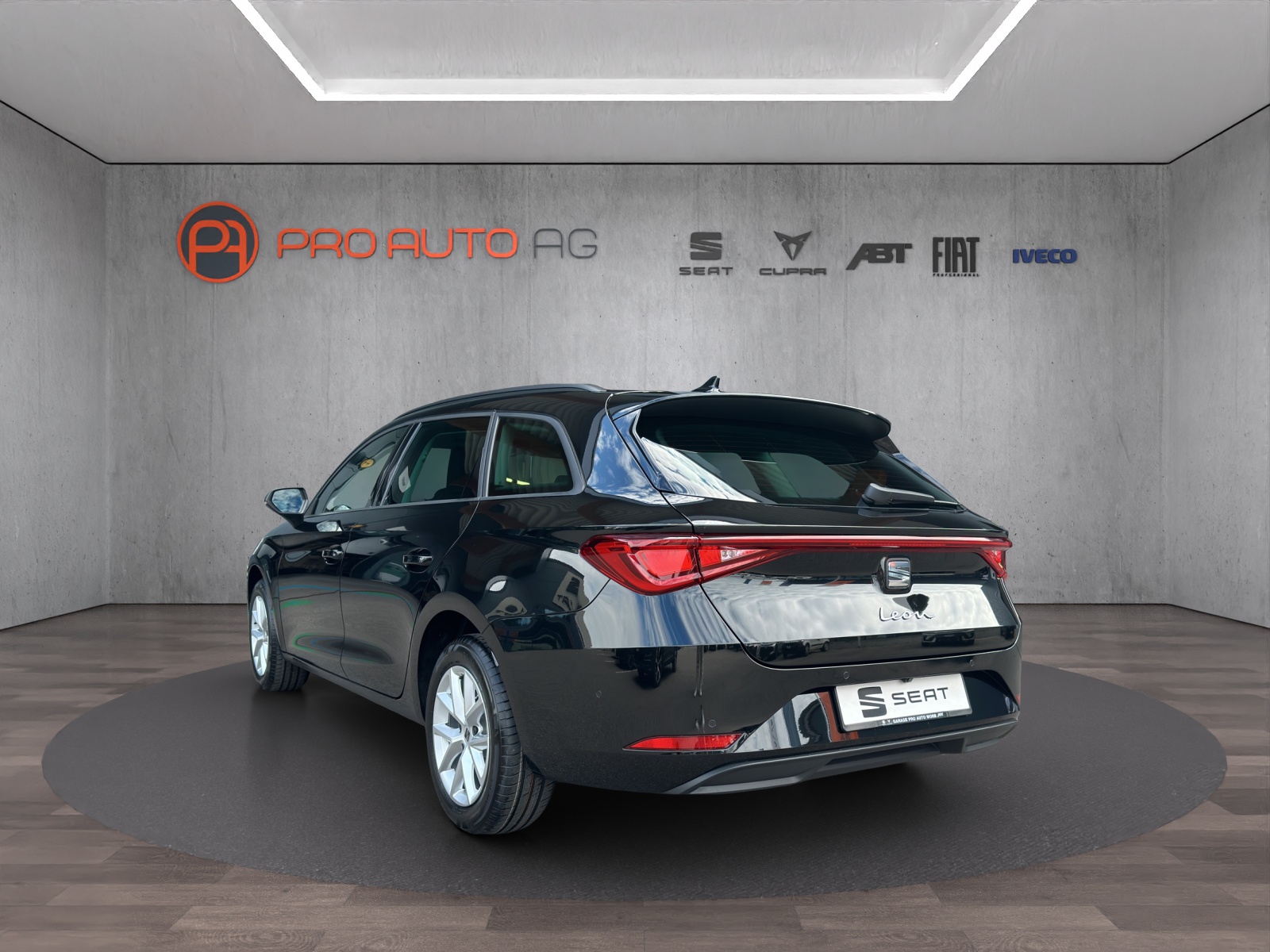 SEAT Leon ST 1.5 eTSI mHEV DSG Style-showroom-element-2