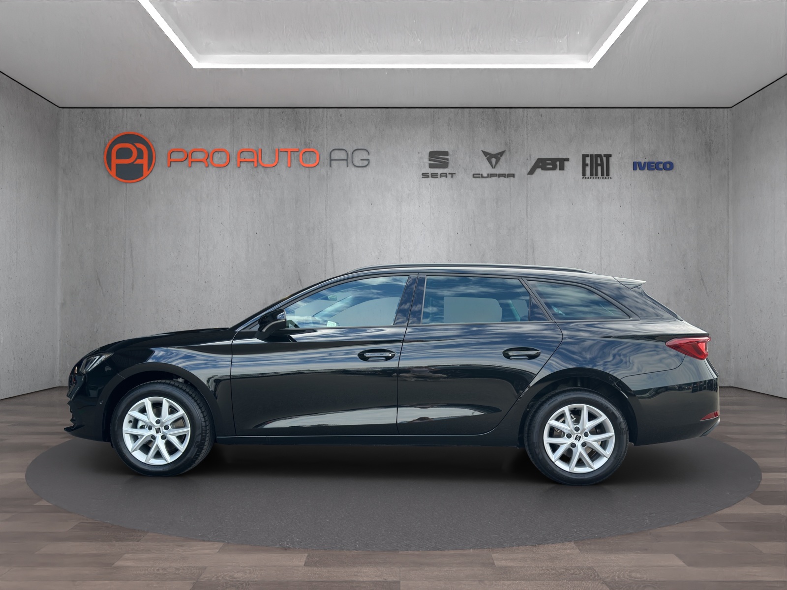 SEAT Leon ST 1.5 eTSI mHEV DSG Style-showroom-element-1