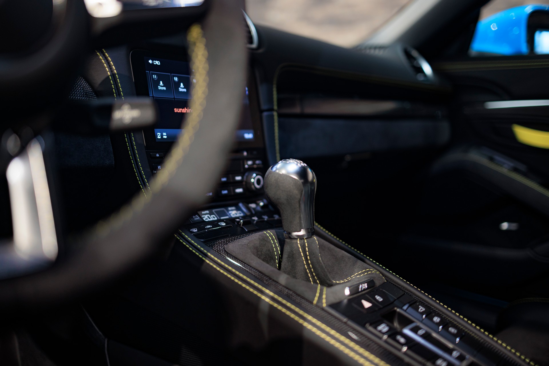PORSCHE 718 Boxster Spyder-image-11