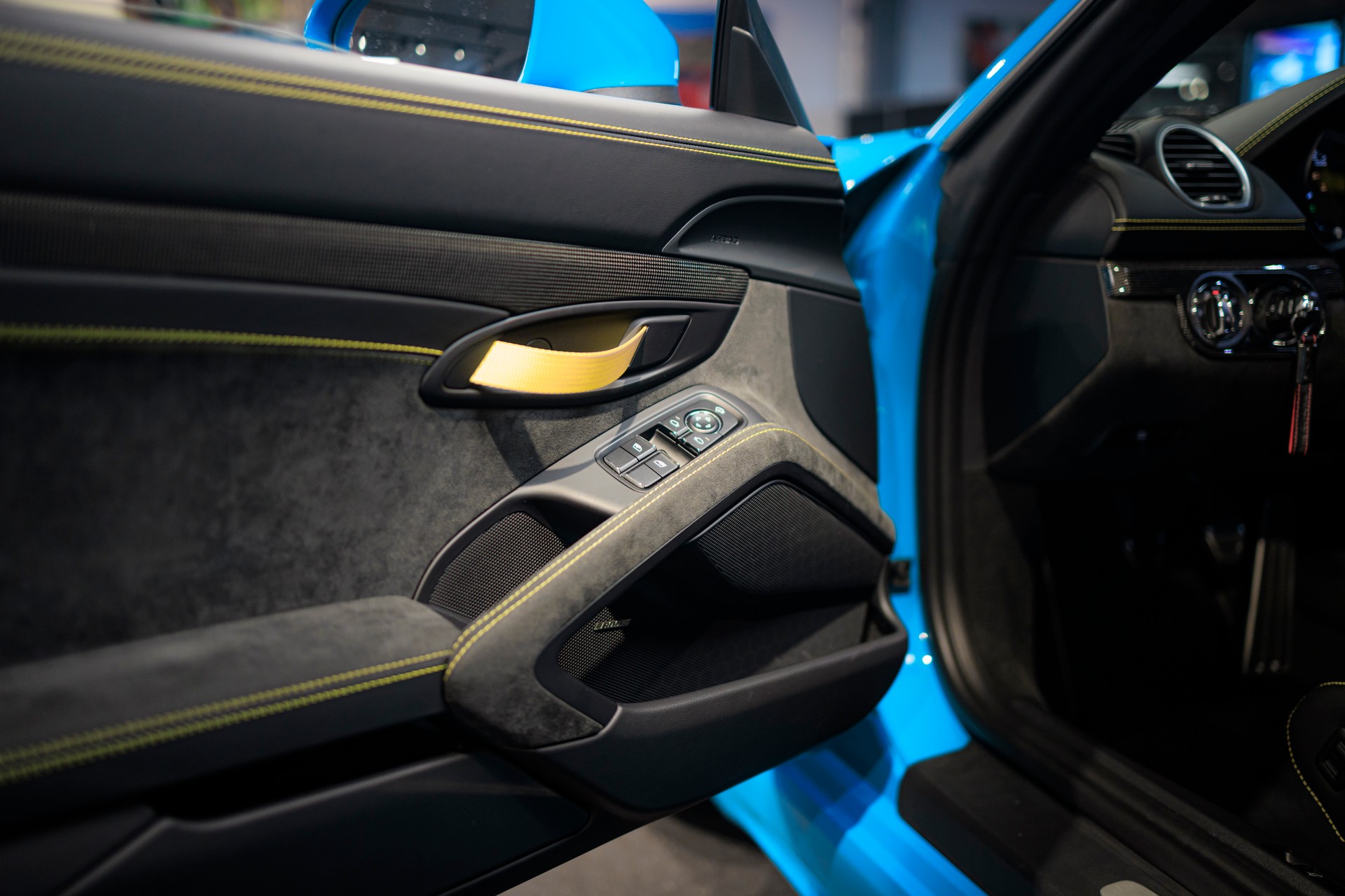 PORSCHE 718 Boxster Spyder-image-9