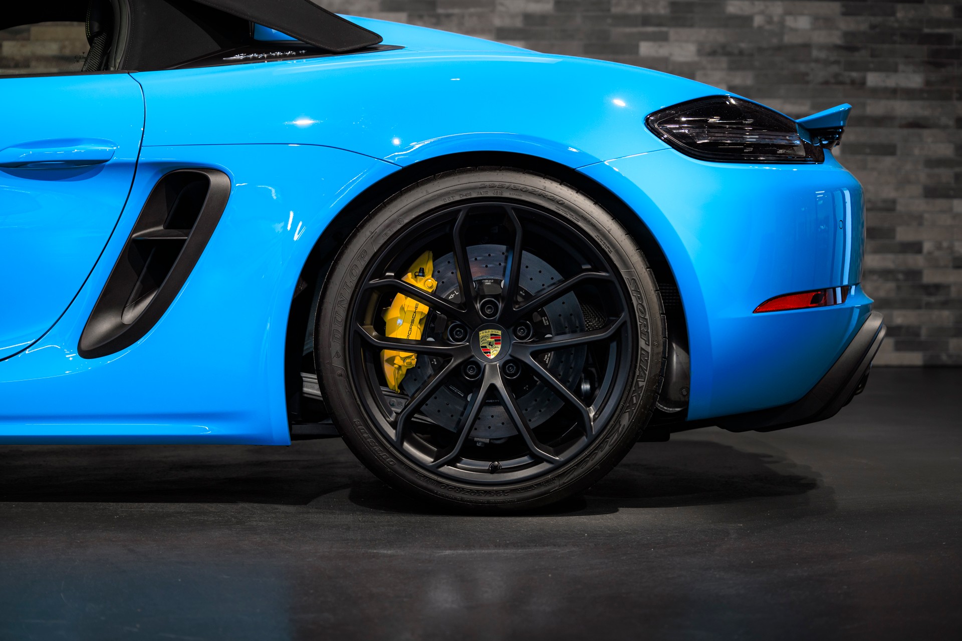 PORSCHE 718 Boxster Spyder-image-5