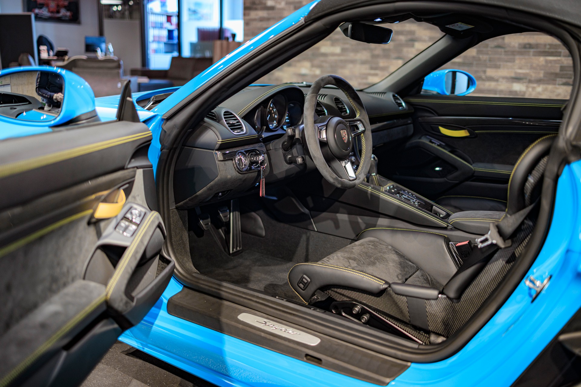 PORSCHE 718 Boxster Spyder-image-7
