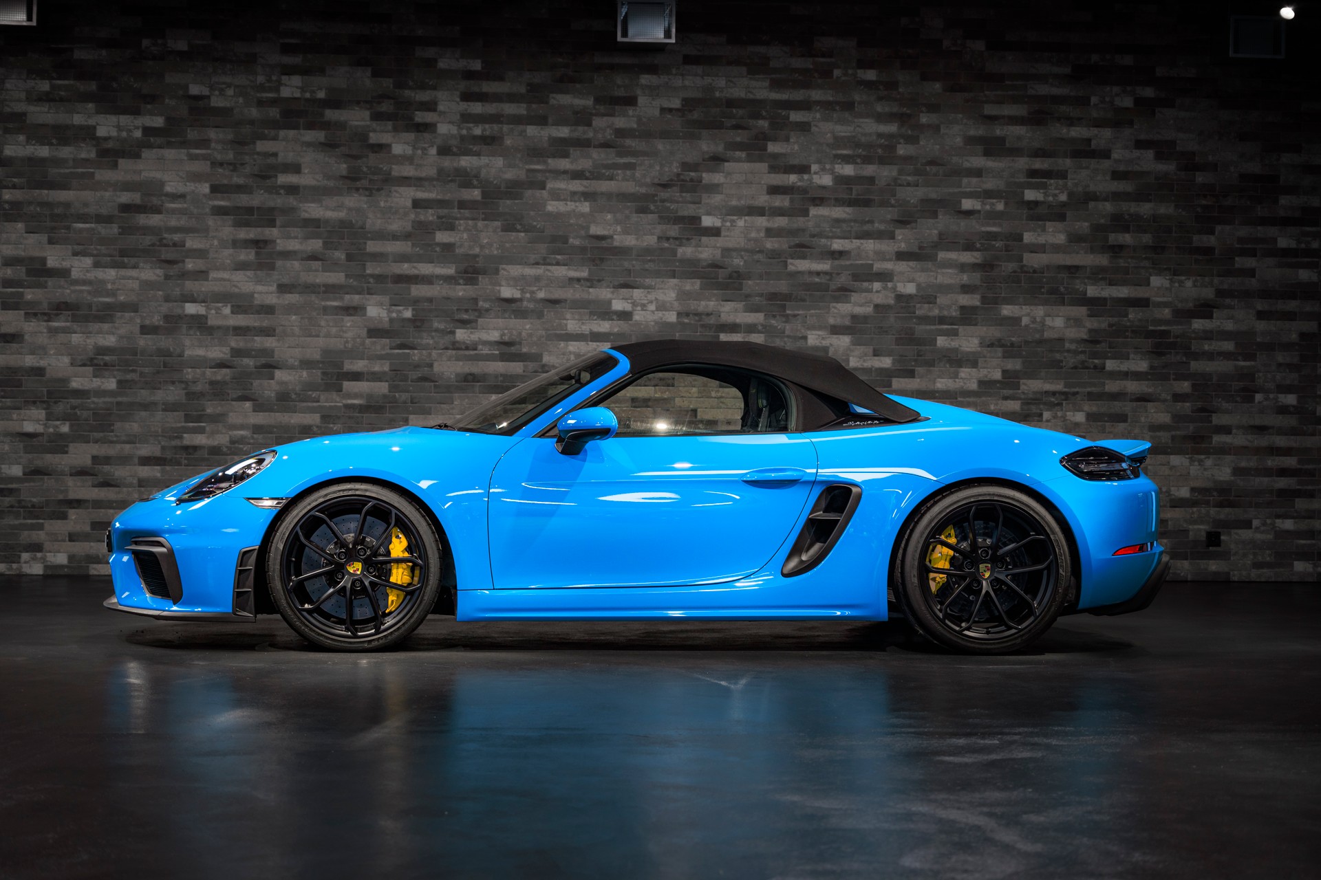 PORSCHE 718 Boxster Spyder-image-1