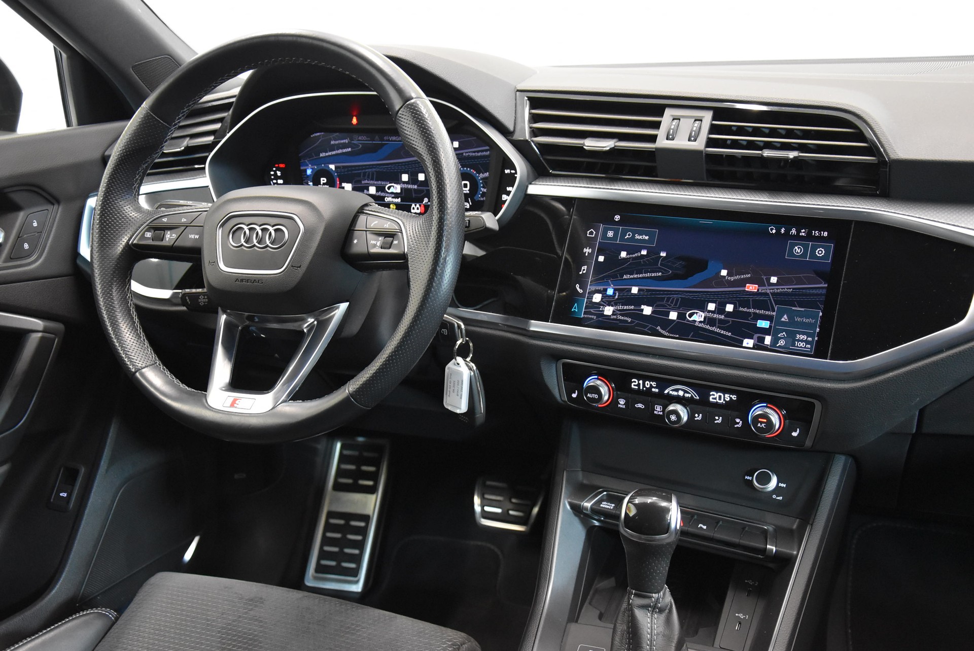 AUDI Q3 Sportback 45 TFSI S line quattro S-tronic-image-4