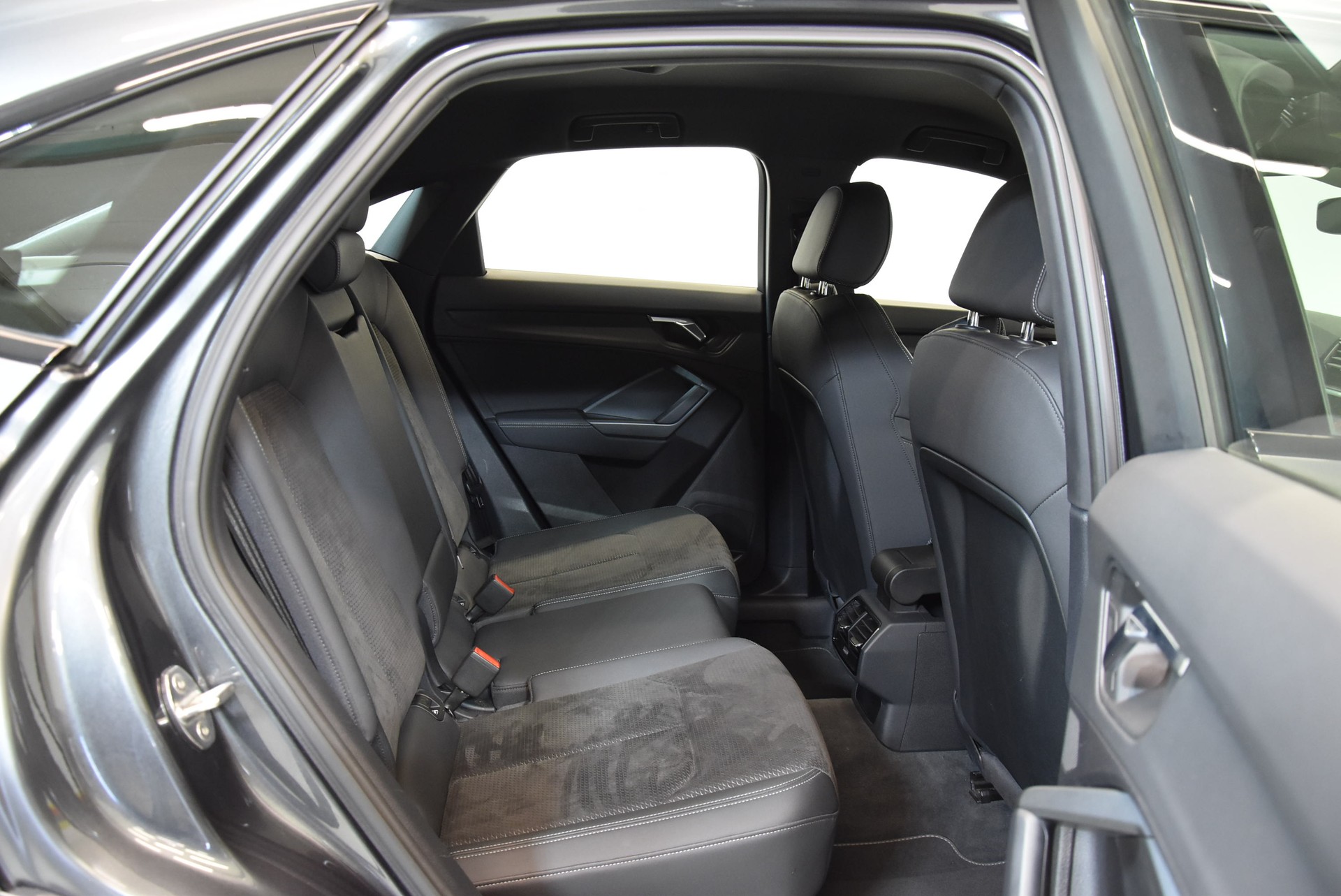 AUDI Q3 Sportback 45 TFSI S line quattro S-tronic-image-6