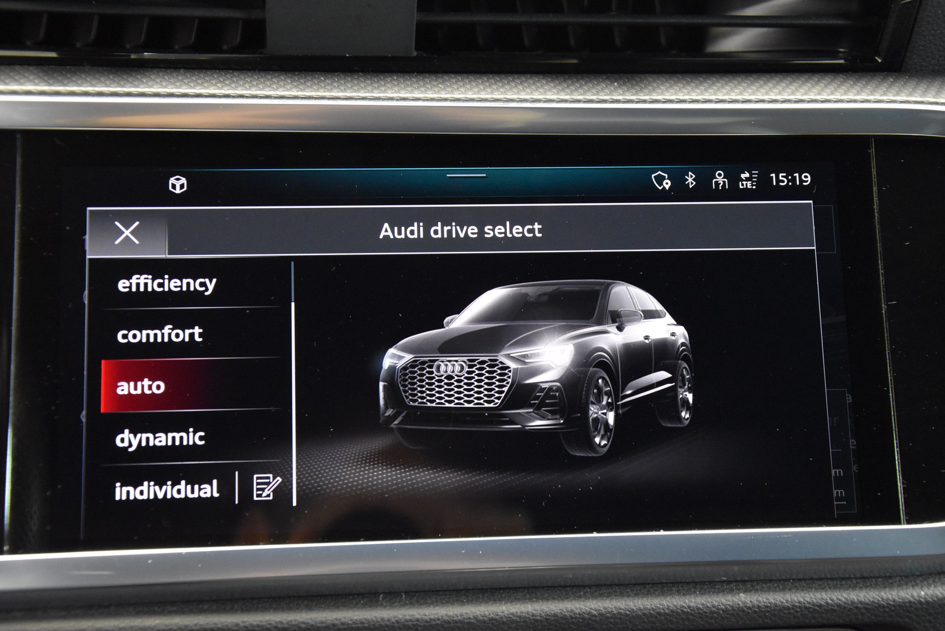 AUDI Q3 Sportback 45 TFSI S line quattro S-tronic-image-9