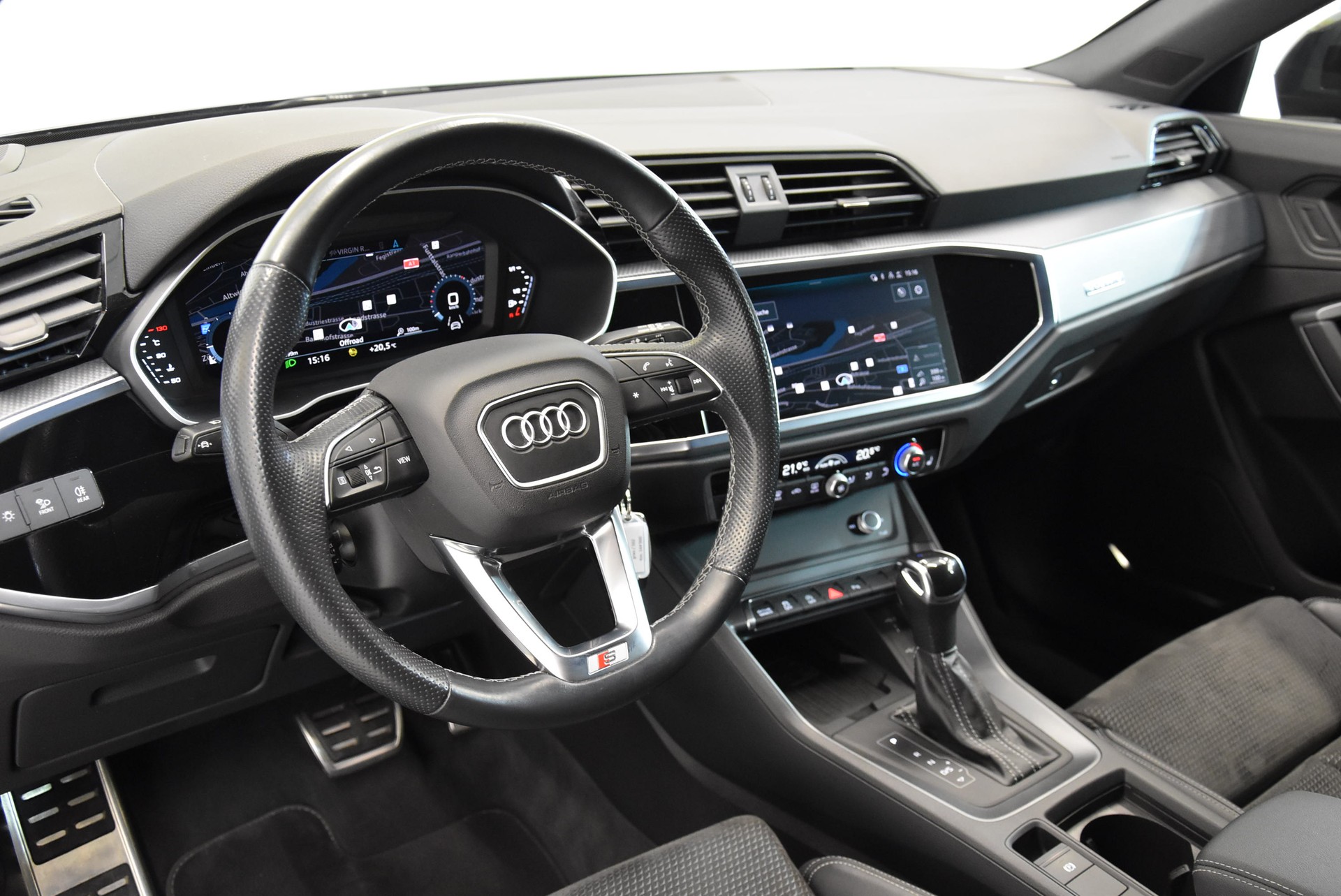 AUDI Q3 Sportback 45 TFSI S line quattro S-tronic-image-2