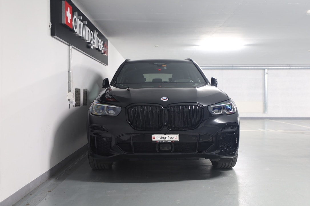 BMW X5 xDrive45e M Sport Steptronic-showroom-element-3