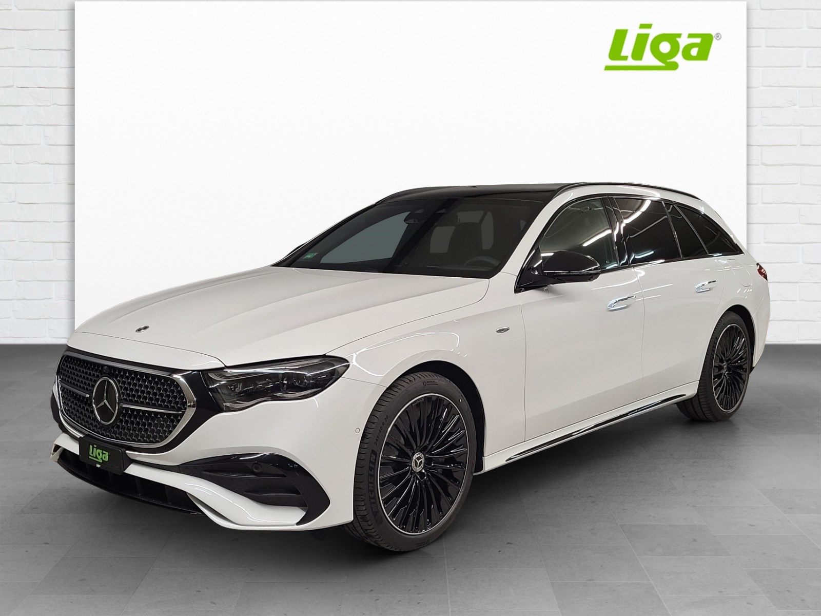 MERCEDES-BENZ E 300 de AMG Line 4Matic EQ Hybrid-showroom-element-1