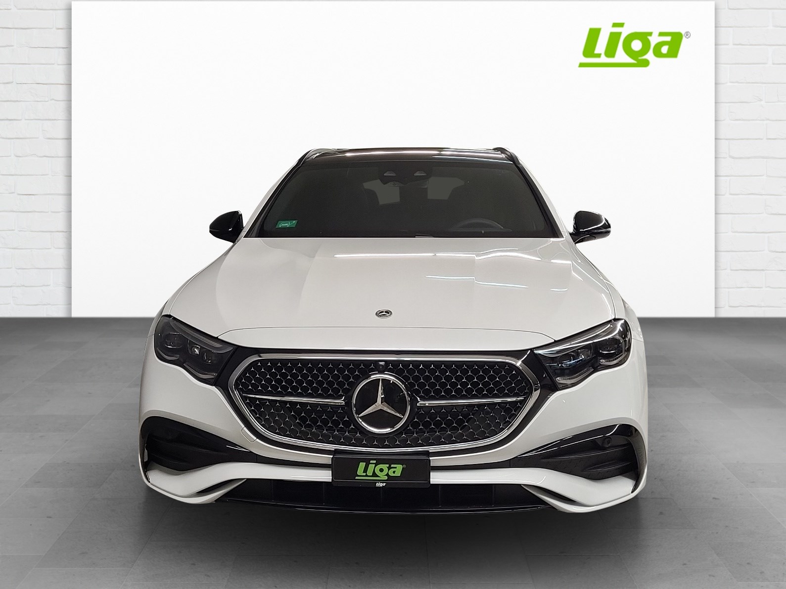 MERCEDES-BENZ E 300 de AMG Line 4Matic EQ Hybrid-showroom-element-2