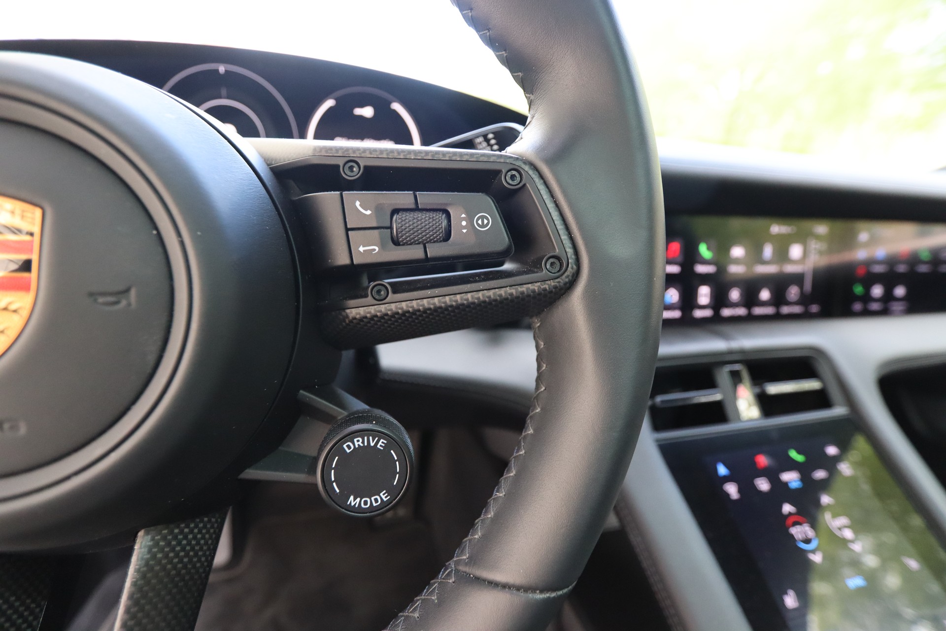 PORSCHE Taycan Turbo-image-17