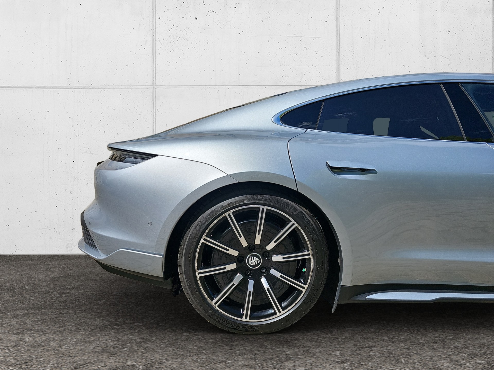 PORSCHE Taycan Turbo-image-8