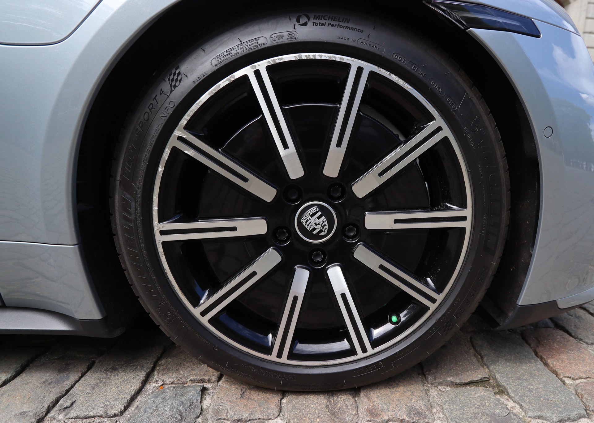 PORSCHE Taycan Turbo-image-28