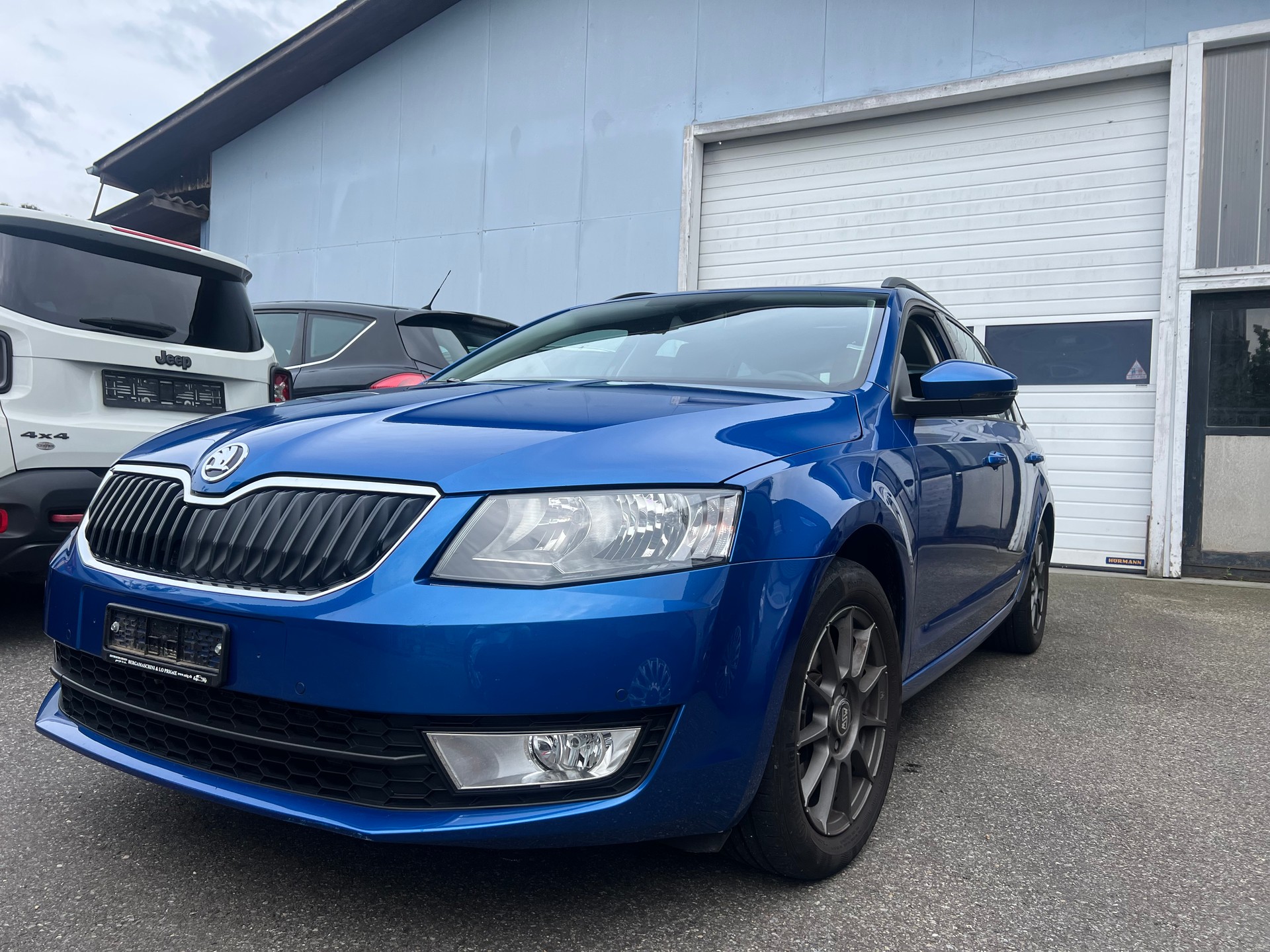 SKODA OCTAVIA Ambition-showroom-element-3
