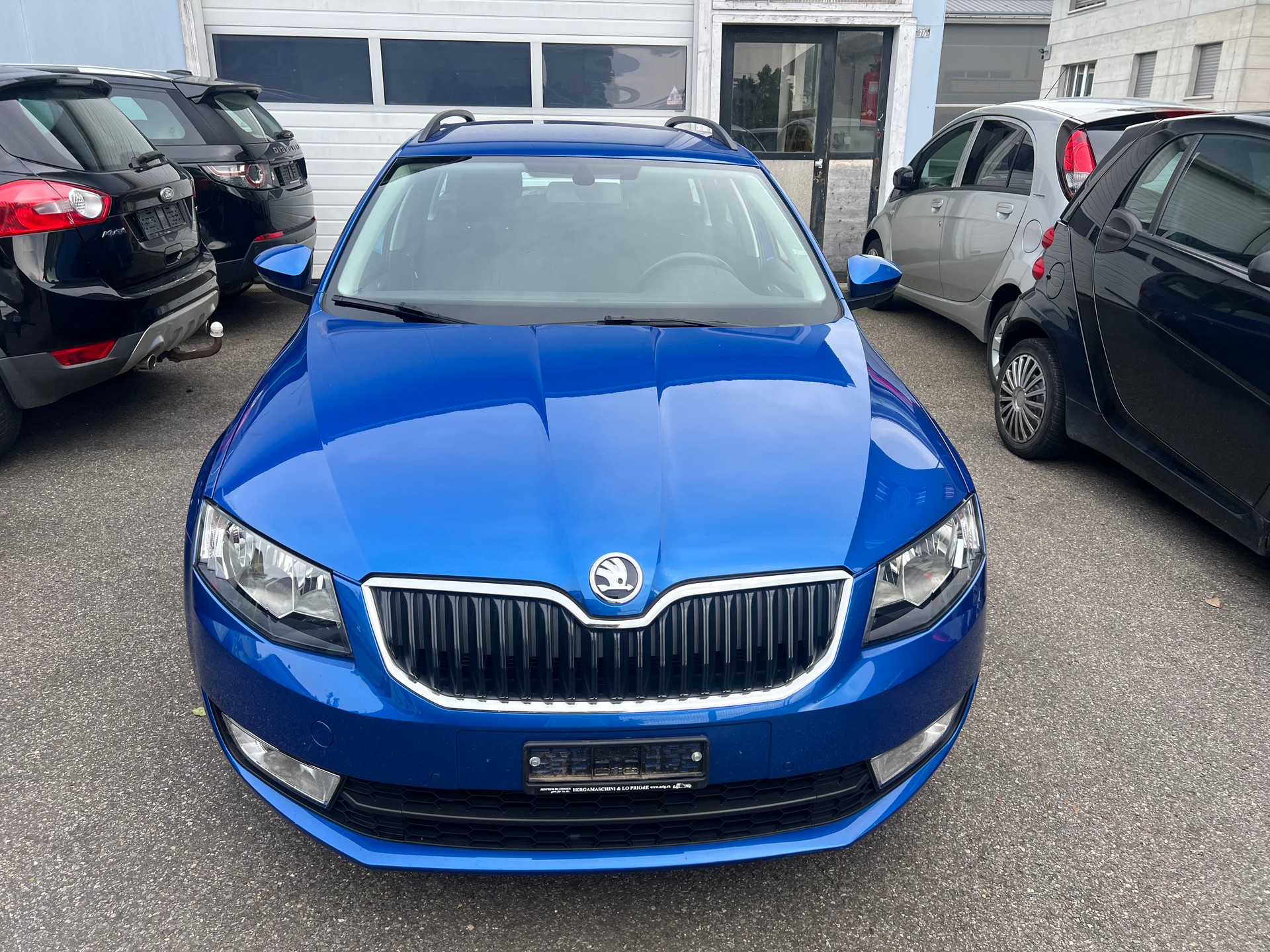 SKODA OCTAVIA Ambition-showroom-element-1