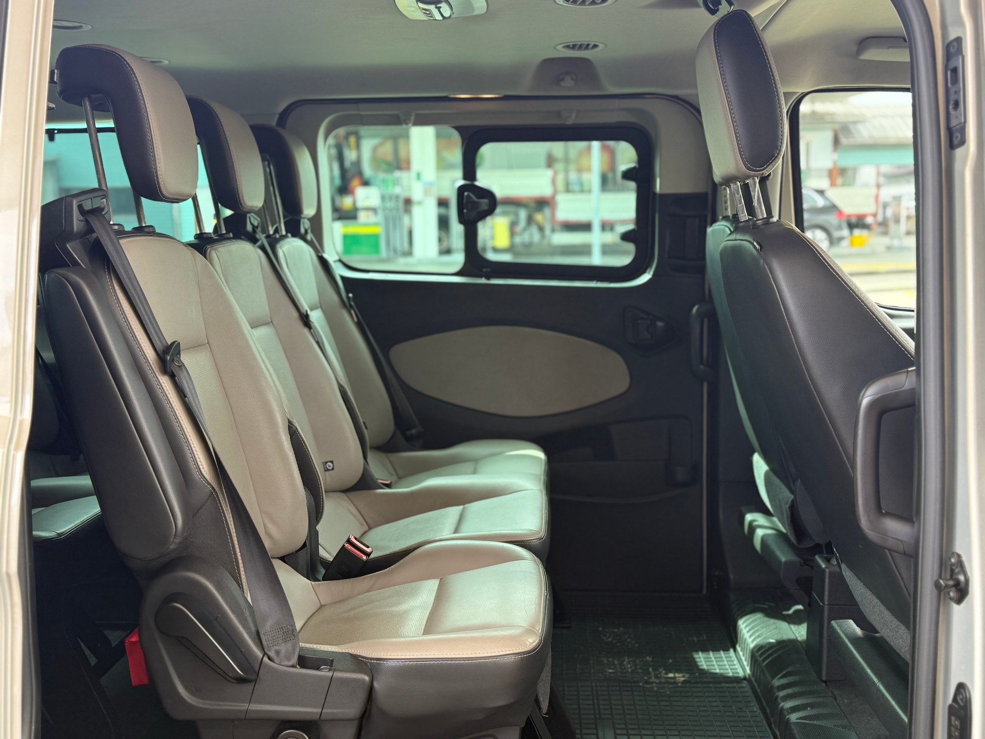 FORD Tourneo Custom 300 L2H1 Titanium-image-11