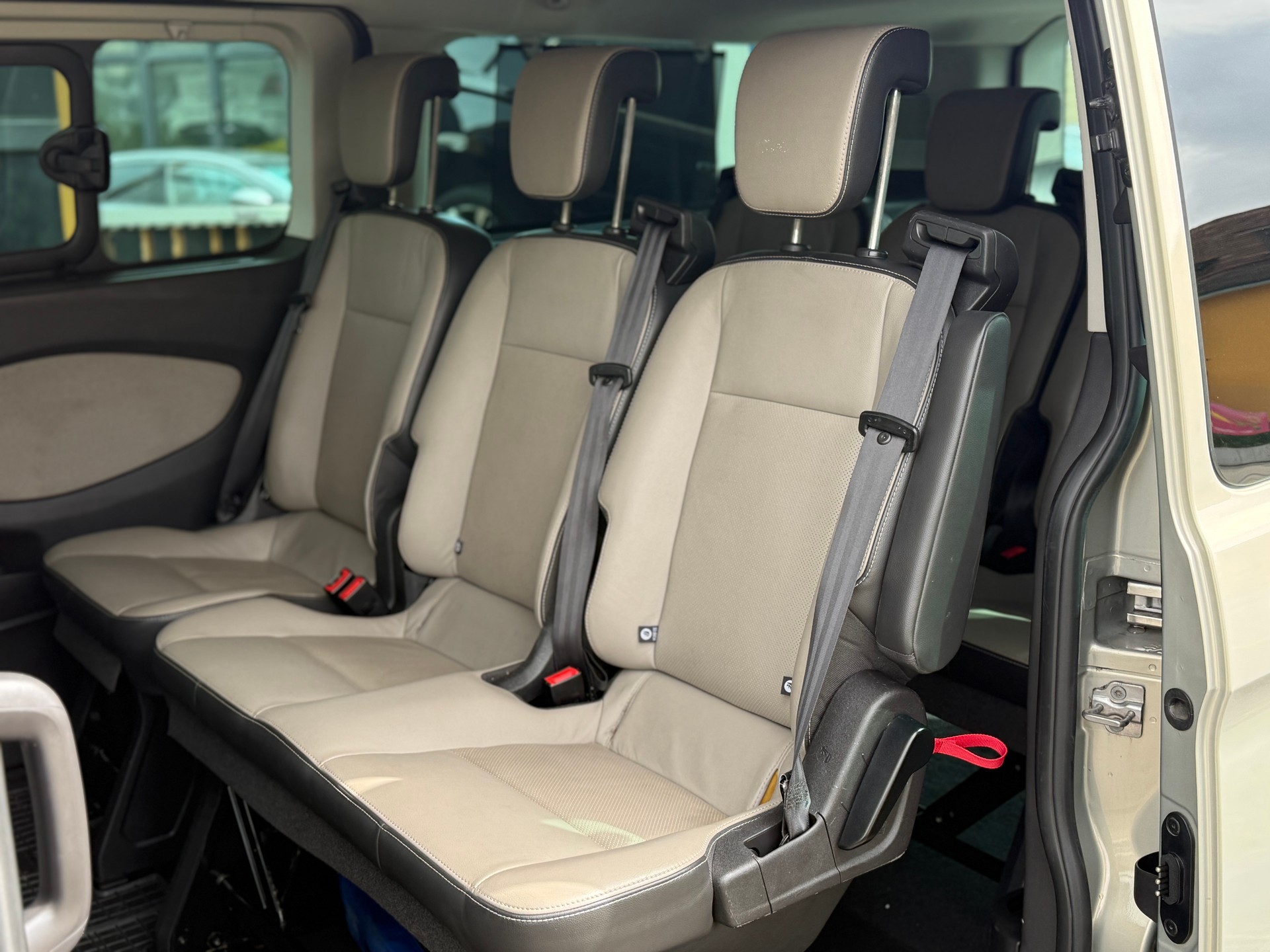 FORD Tourneo Custom 300 L2H1 Titanium-image-8