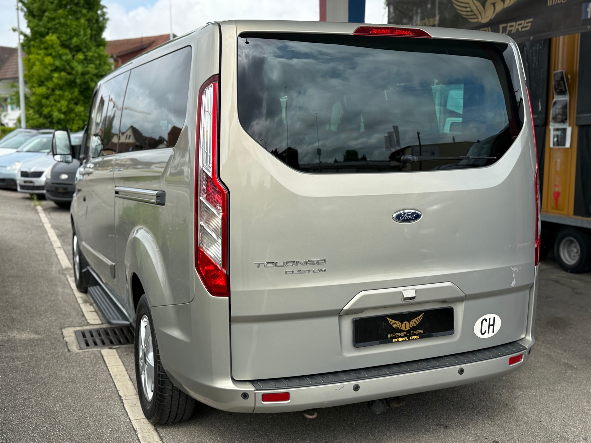 FORD Tourneo Custom 300 L2H1 Titanium-image-2