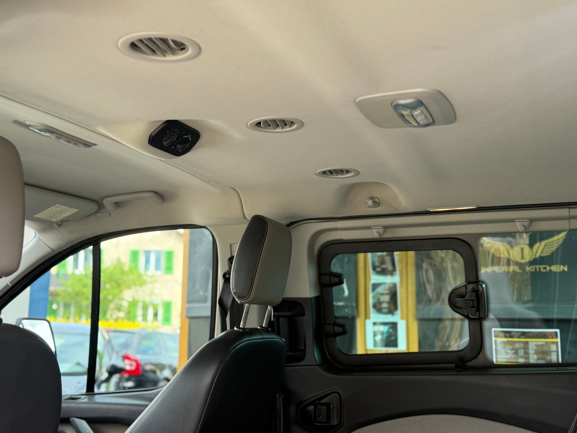 FORD Tourneo Custom 300 L2H1 Titanium-image-9
