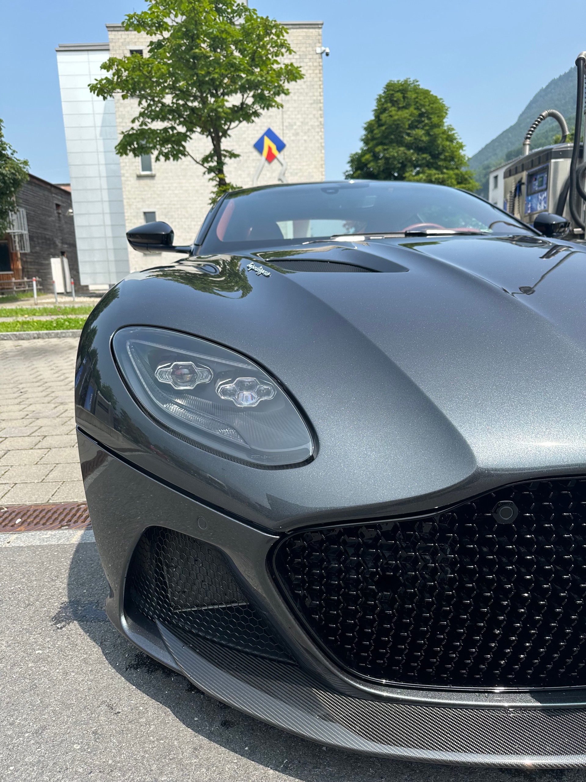 ASTON MARTIN DBS Coupé Superleggera-image-8