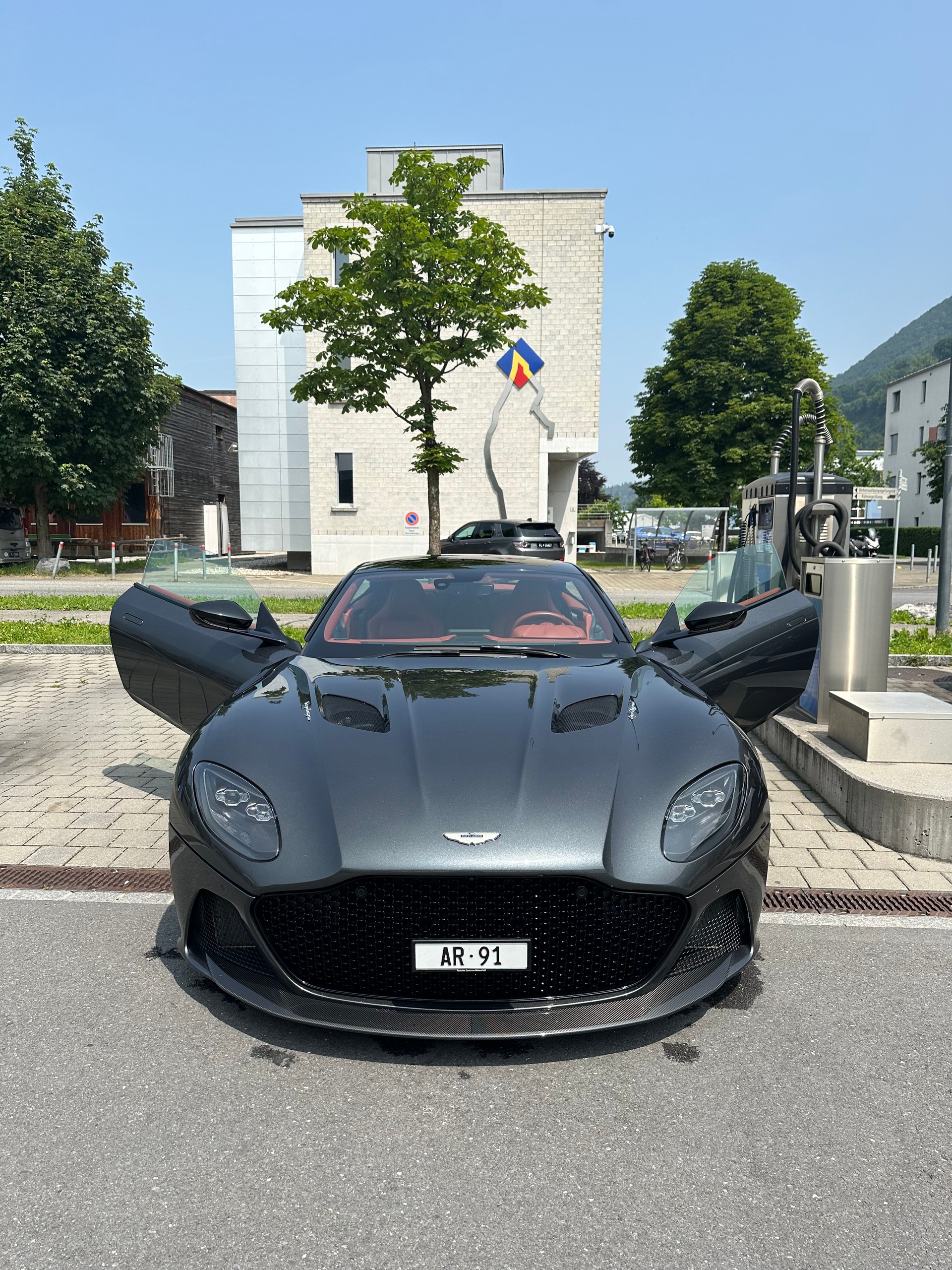 ASTON MARTIN DBS Coupé Superleggera-image-12