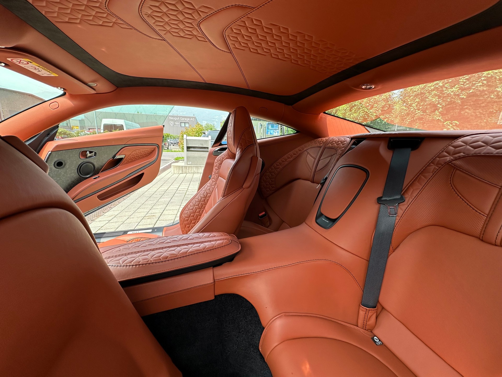 ASTON MARTIN DBS Coupé Superleggera-image-10