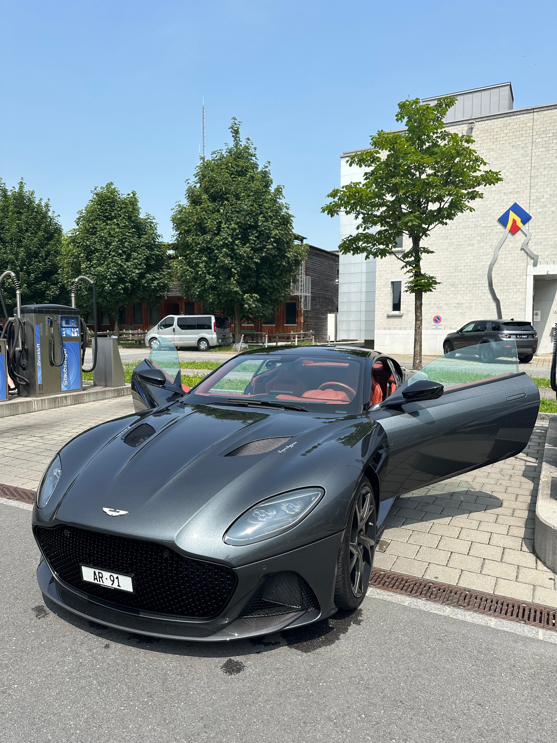 ASTON MARTIN DBS Coupé Superleggera-image-13