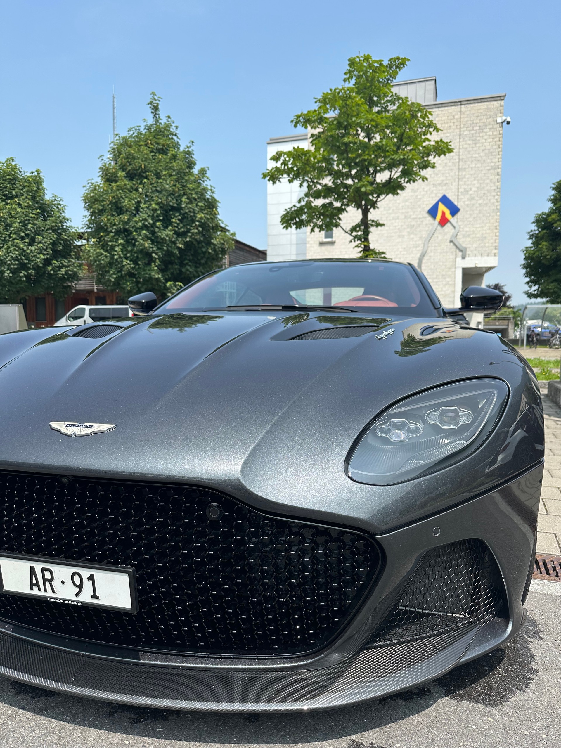 ASTON MARTIN DBS Coupé Superleggera-image-1