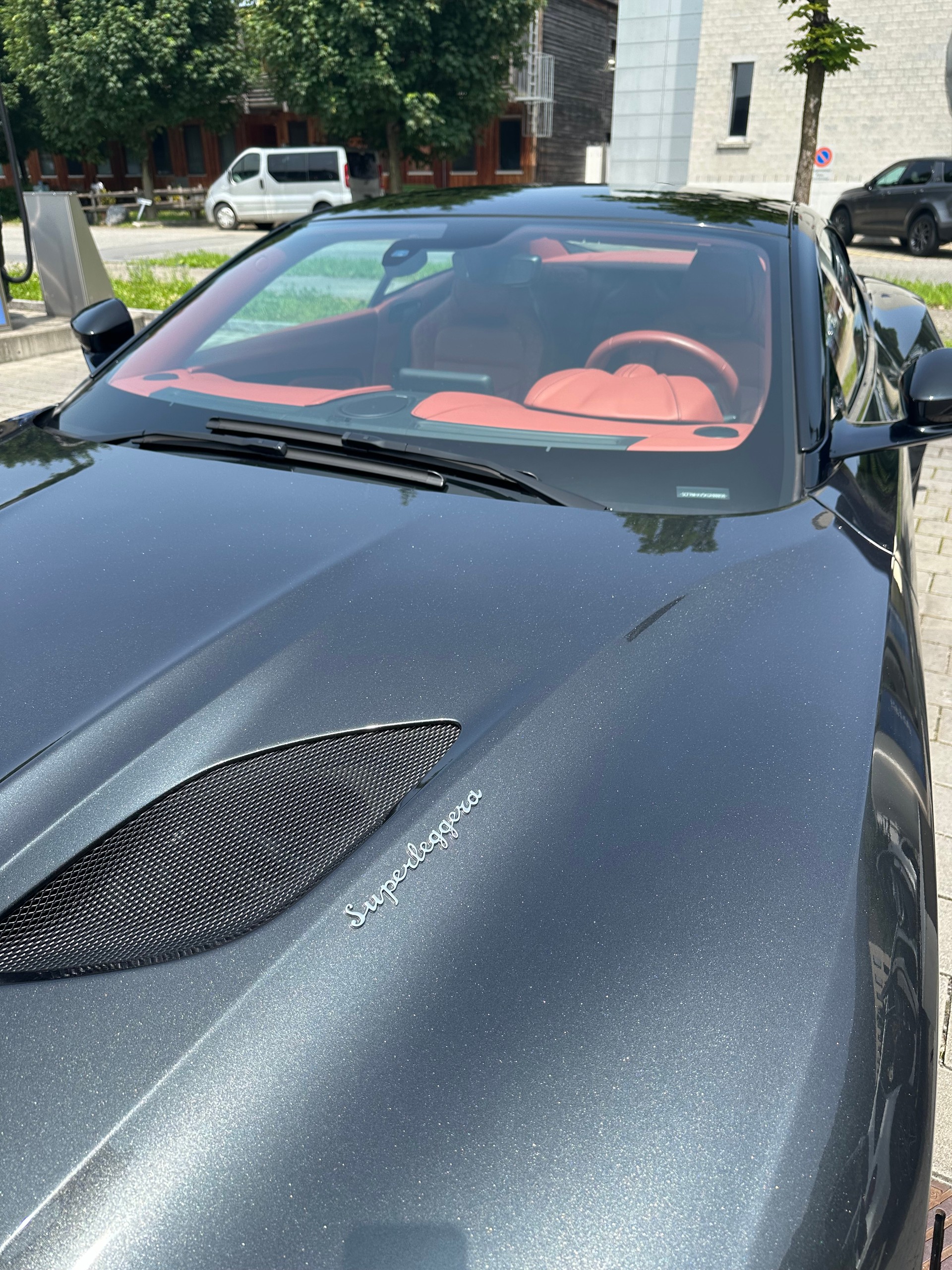 ASTON MARTIN DBS Coupé Superleggera-image-3