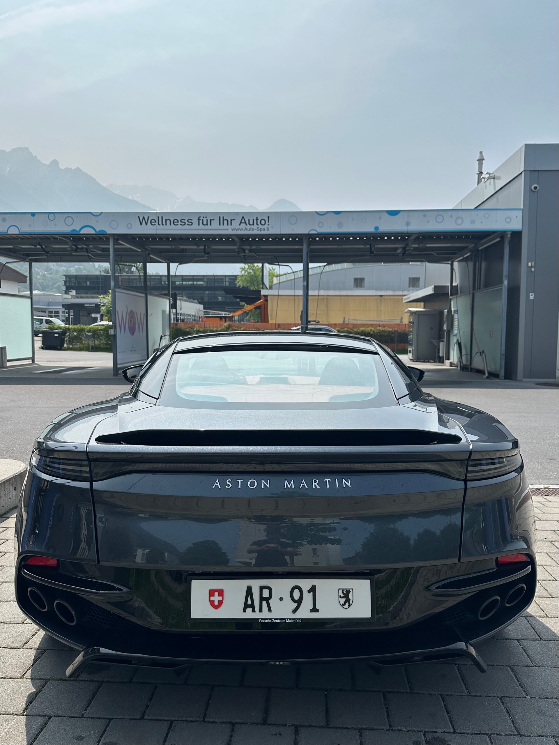 ASTON MARTIN DBS Coupé Superleggera-image-4