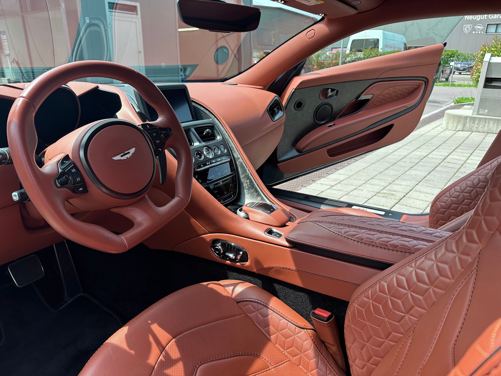 ASTON MARTIN DBS Coupé Superleggera-image-9