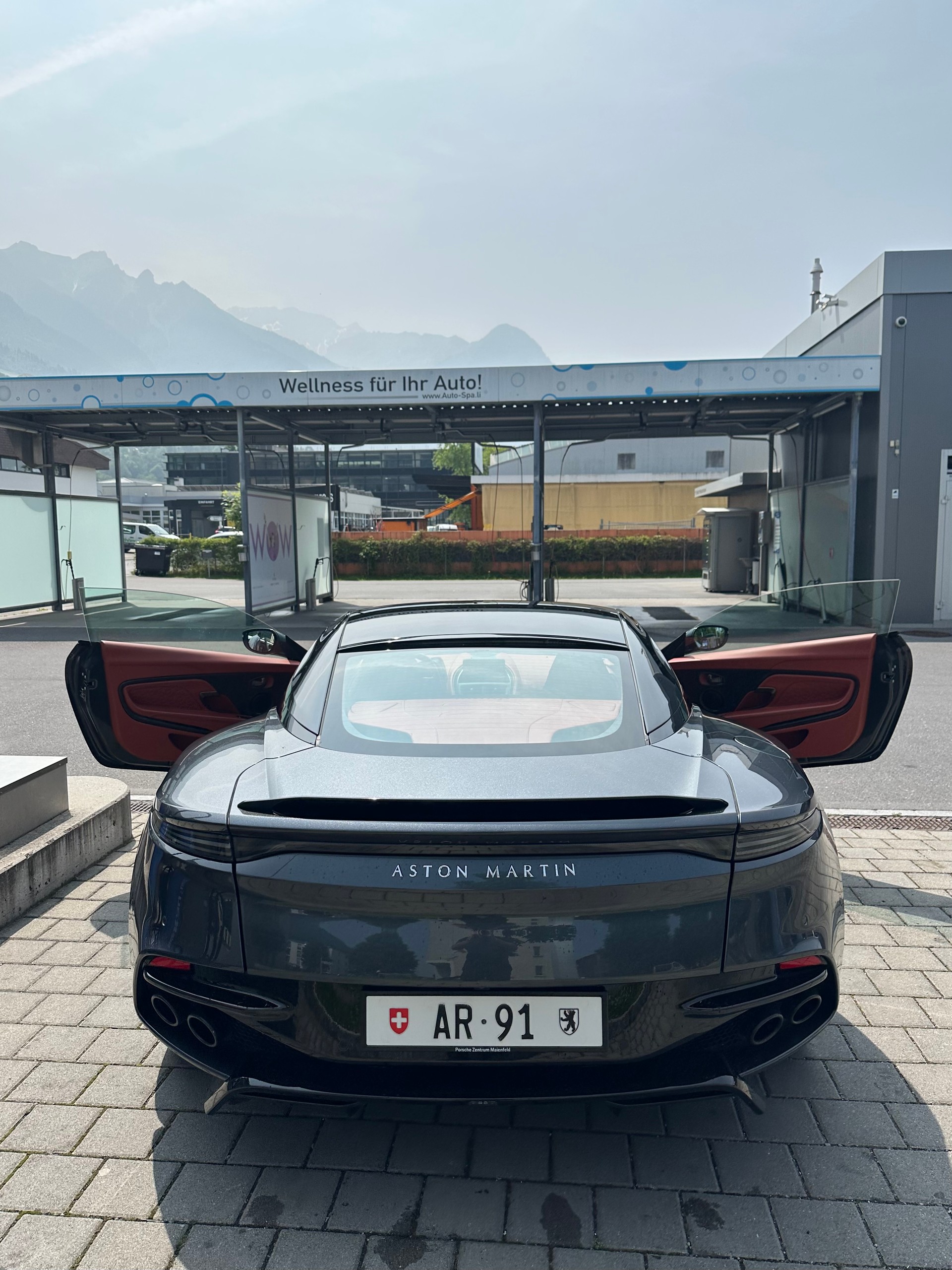 ASTON MARTIN DBS Coupé Superleggera-image-14