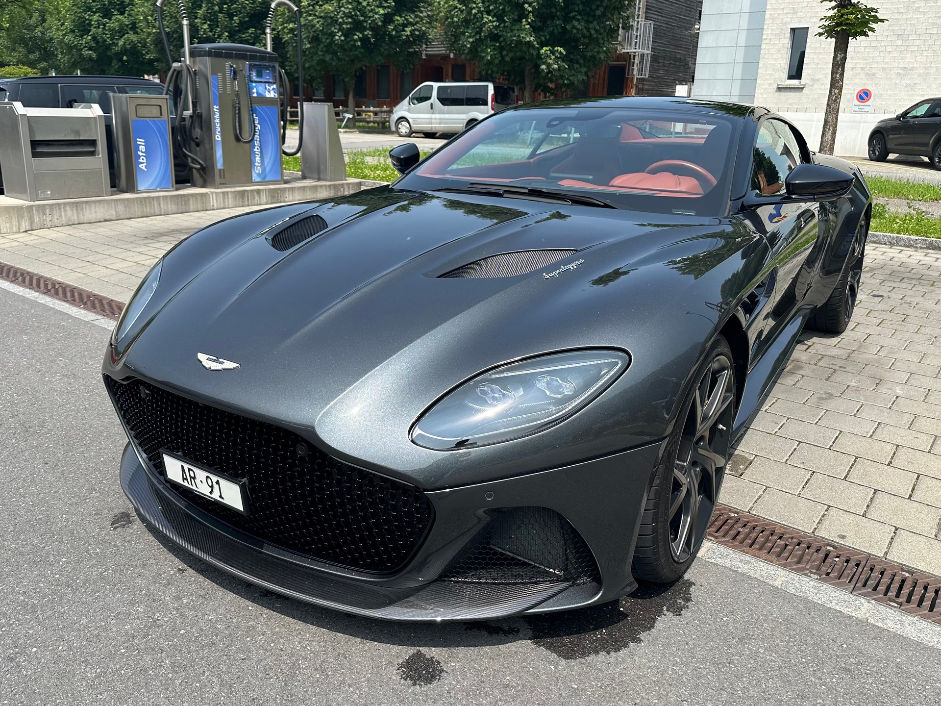 ASTON MARTIN DBS Coupé Superleggera-image-2