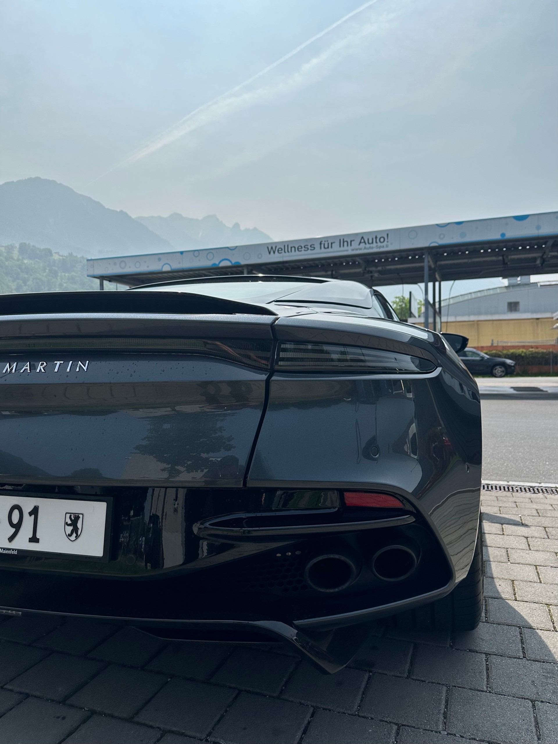 ASTON MARTIN DBS Coupé Superleggera-image-6