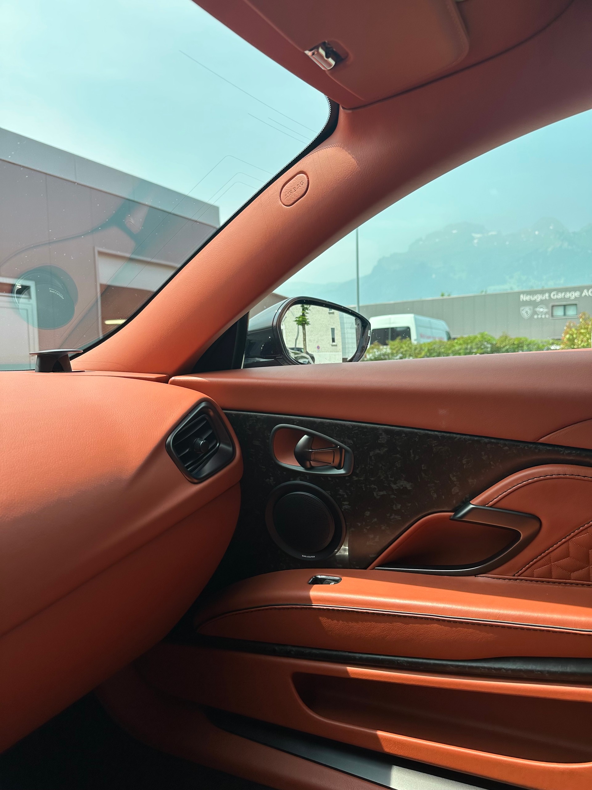 ASTON MARTIN DBS Coupé Superleggera-image-11