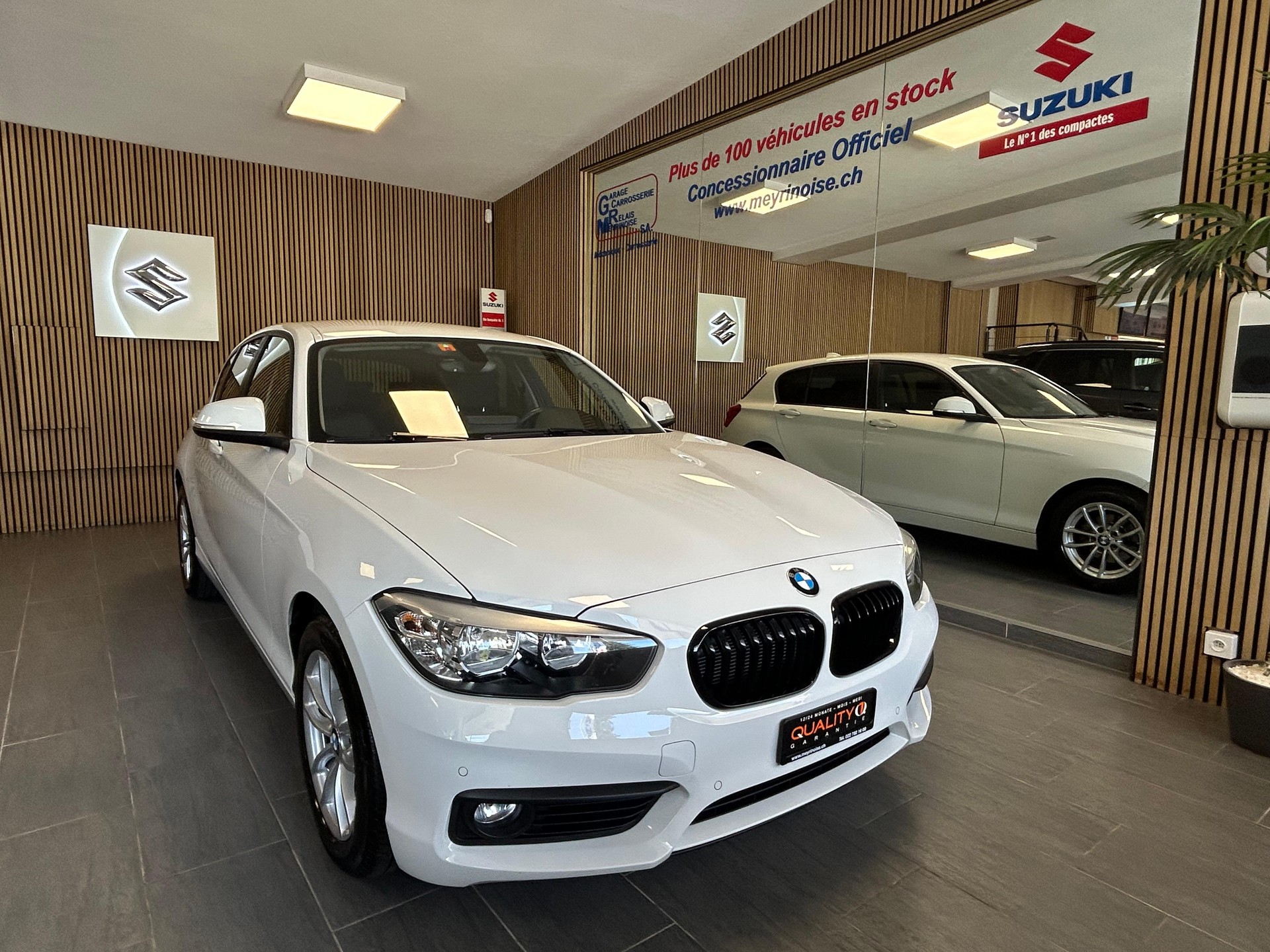 BMW 118i Essential Ed.-showroom-element-1