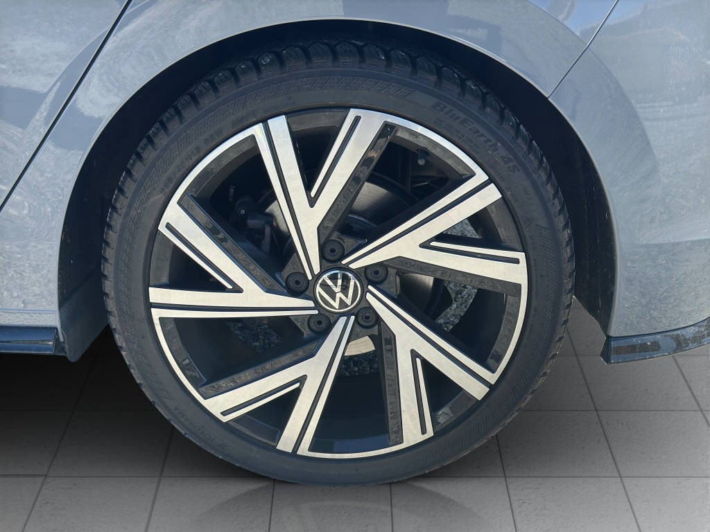 VW Golf VIII 2.0 TSI R-Line DSG 4motion-image-14