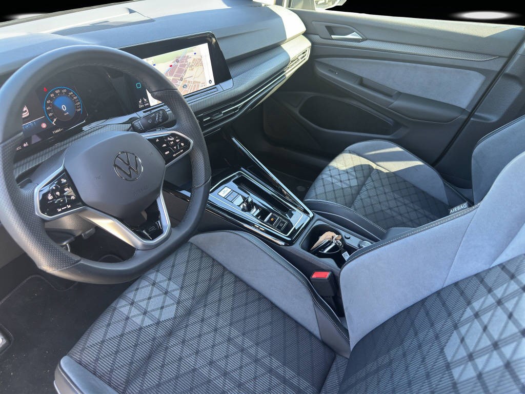 VW Golf VIII 2.0 TSI R-Line DSG 4motion-image-8