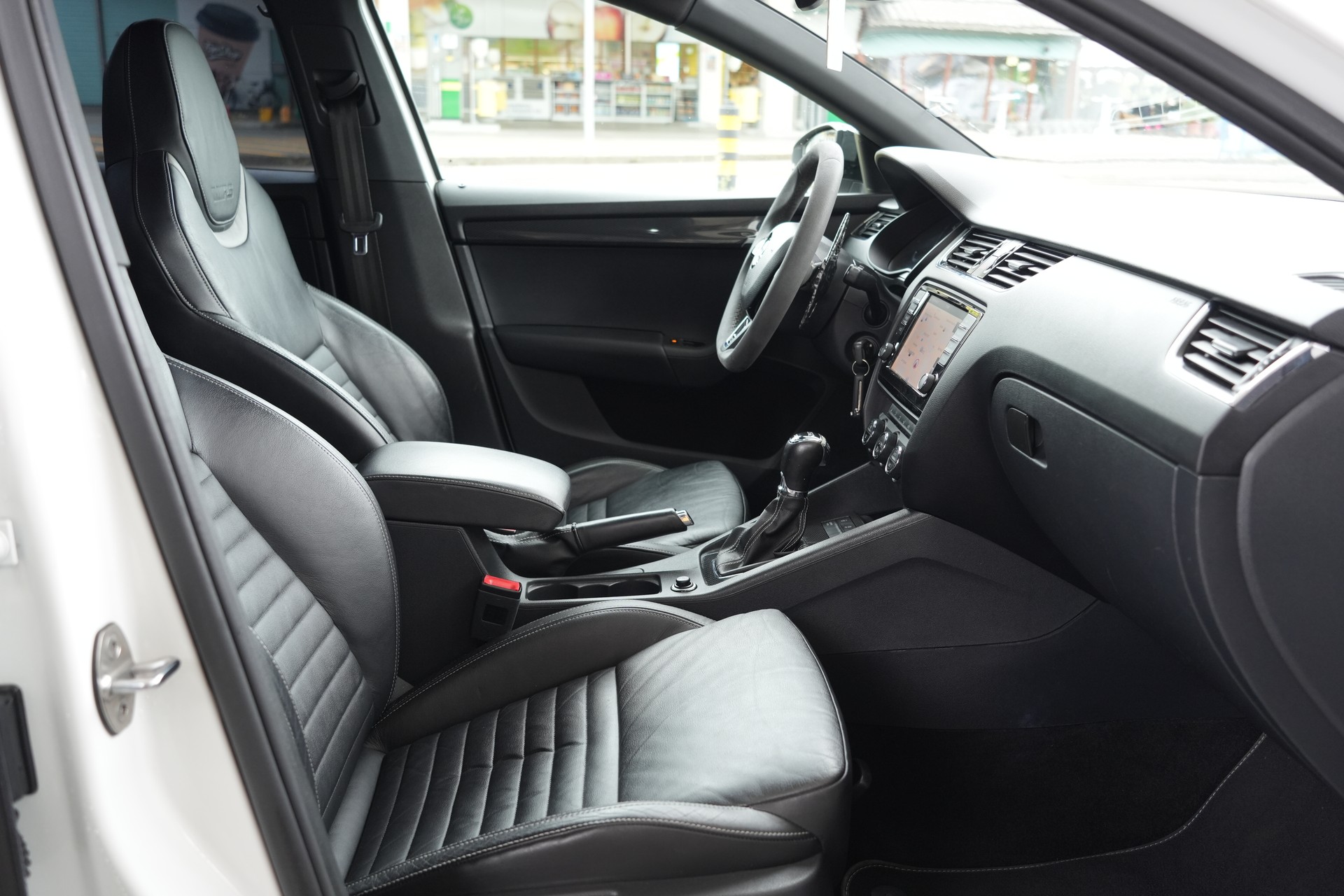 SKODA Octavia Combi 2.0 TSI RS DSG-image-10