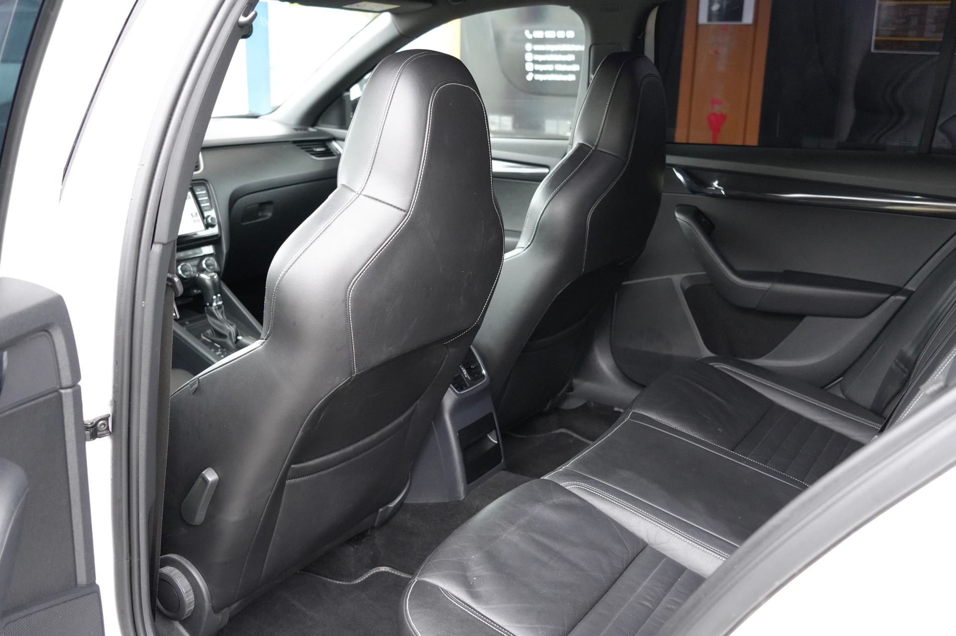SKODA Octavia Combi 2.0 TSI RS DSG-image-8
